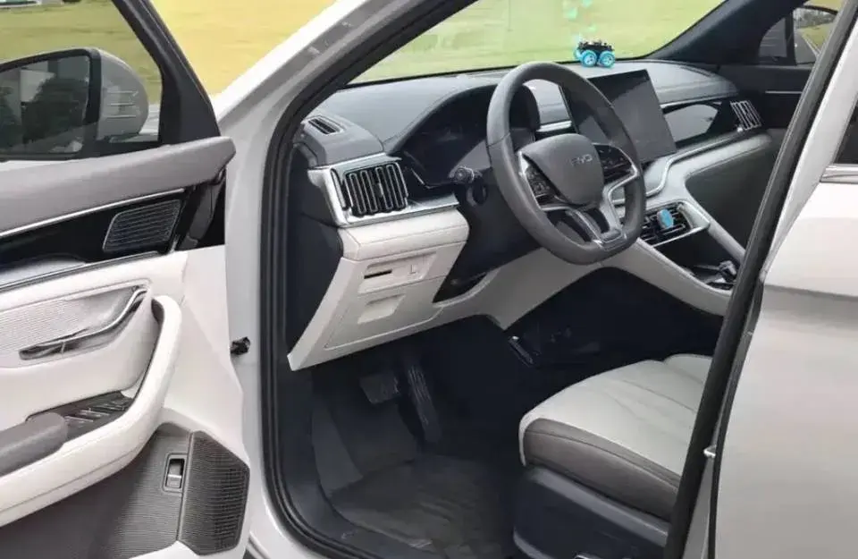 2025 BYD SONG thumbnail 4