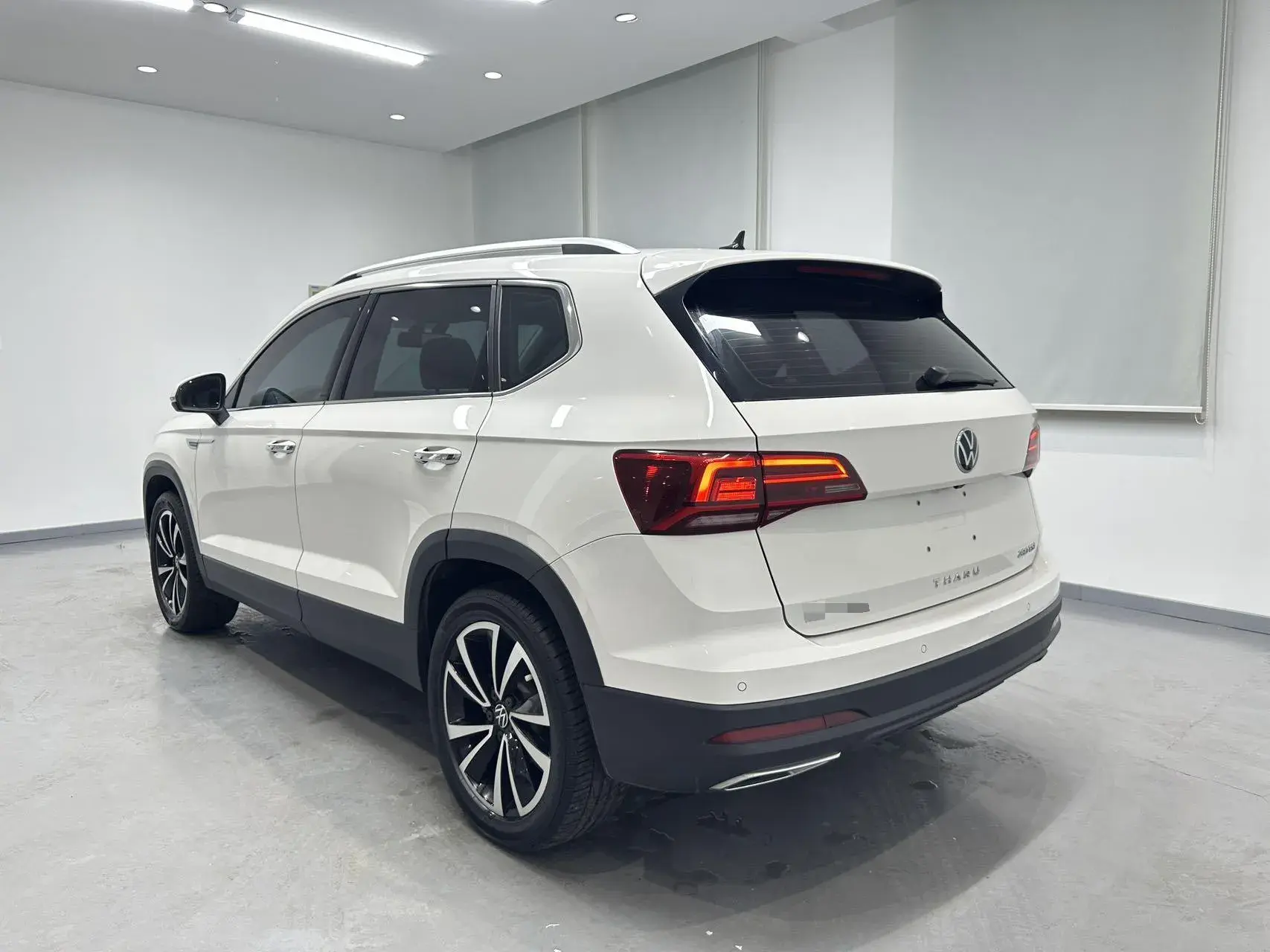 2022 VOLKSWAGEN THARU thumbnail 4