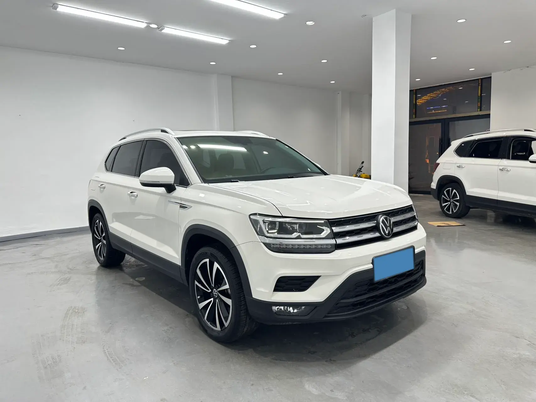 2022 VOLKSWAGEN THARU thumbnail 3