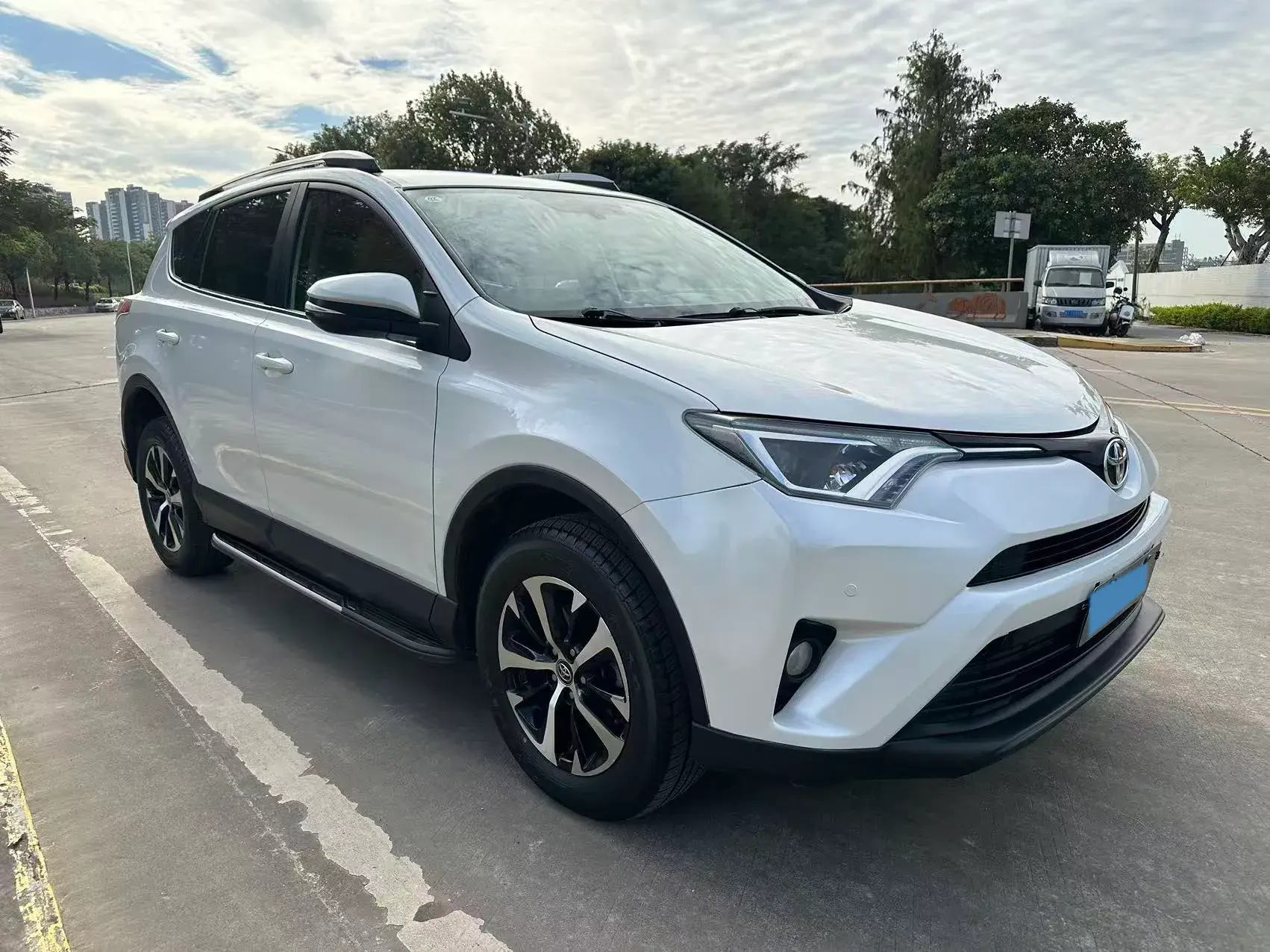 2018 TOYOTA RAV4 thumbnail 3