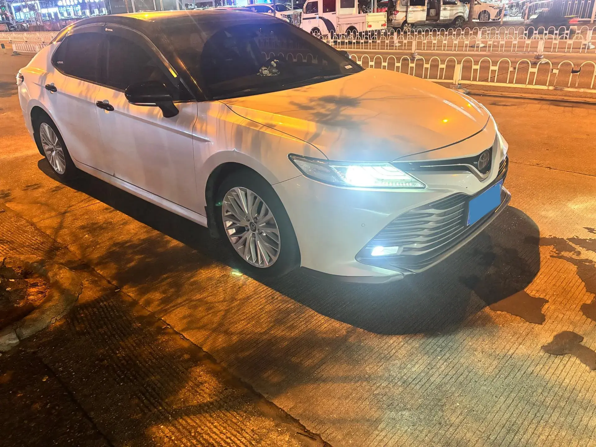 2019 TOYOTA CAMRY thumbnail 3
