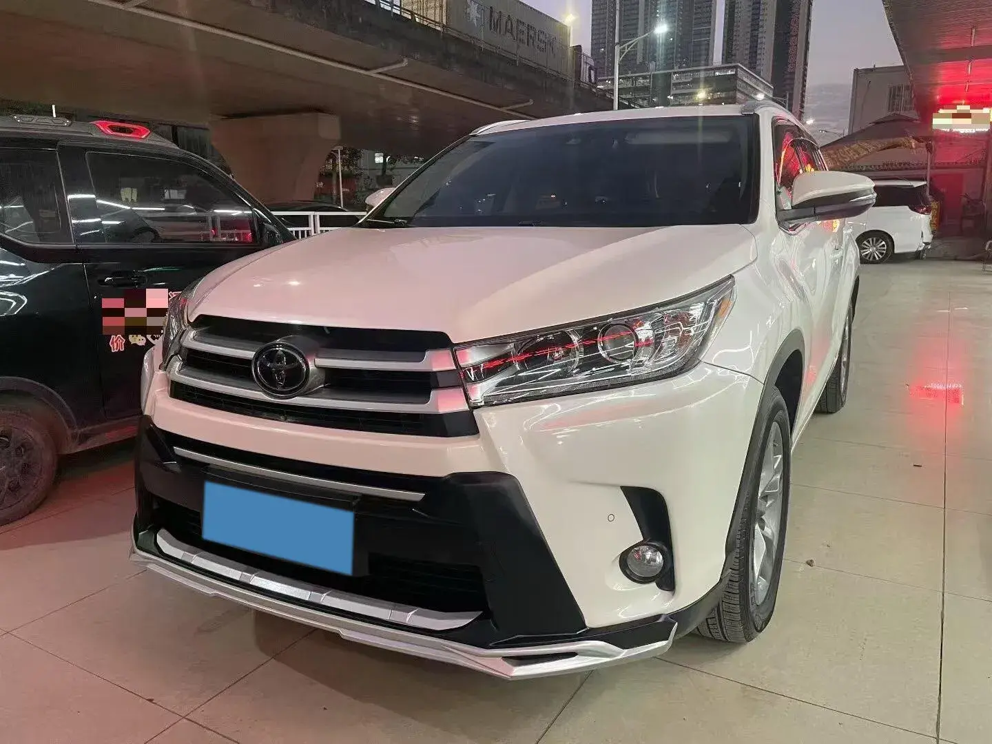 2018 TOYOTA HIGHLANDER view 1