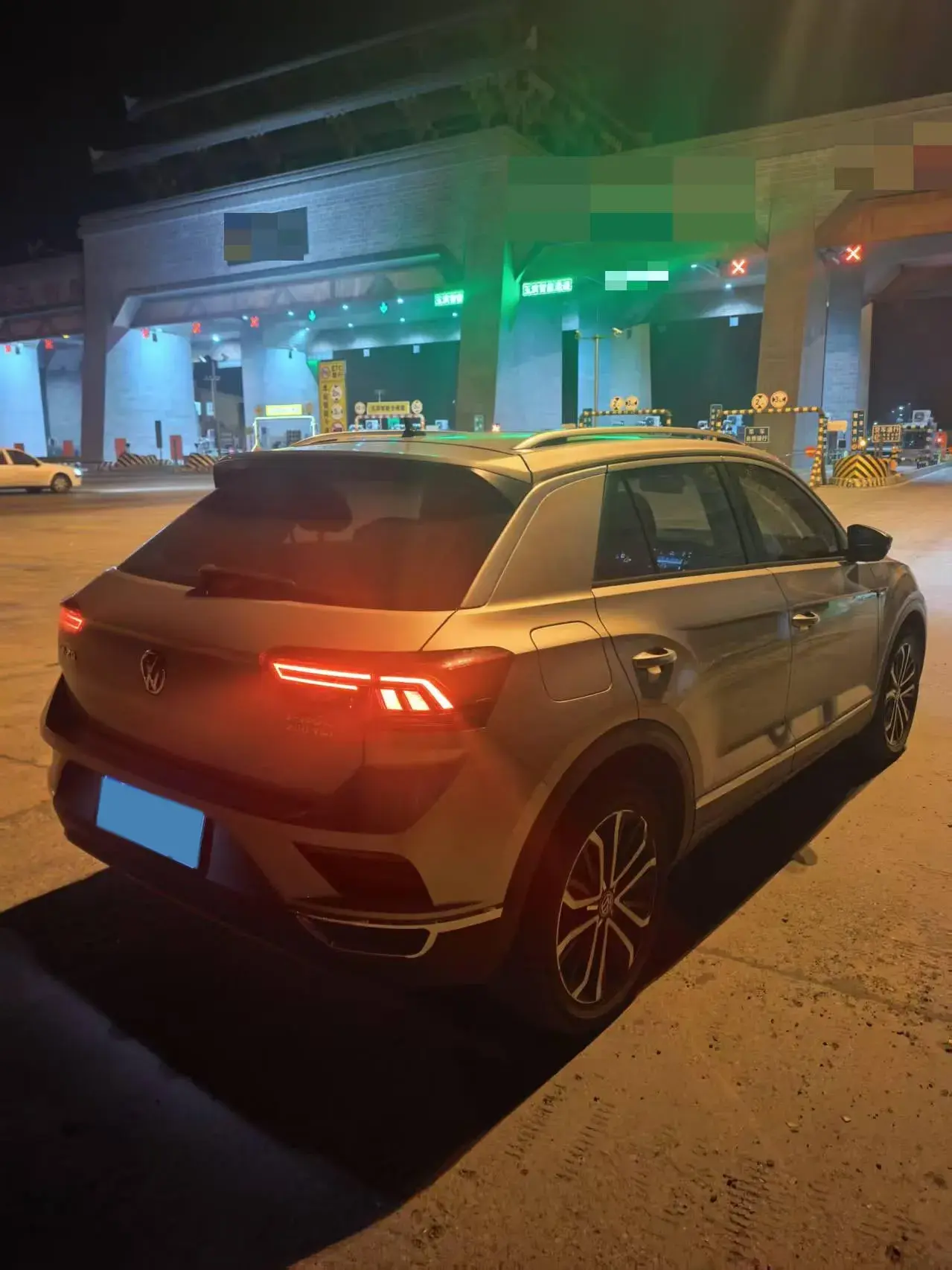 2018 VOLKSWAGEN T-ROC thumbnail 2