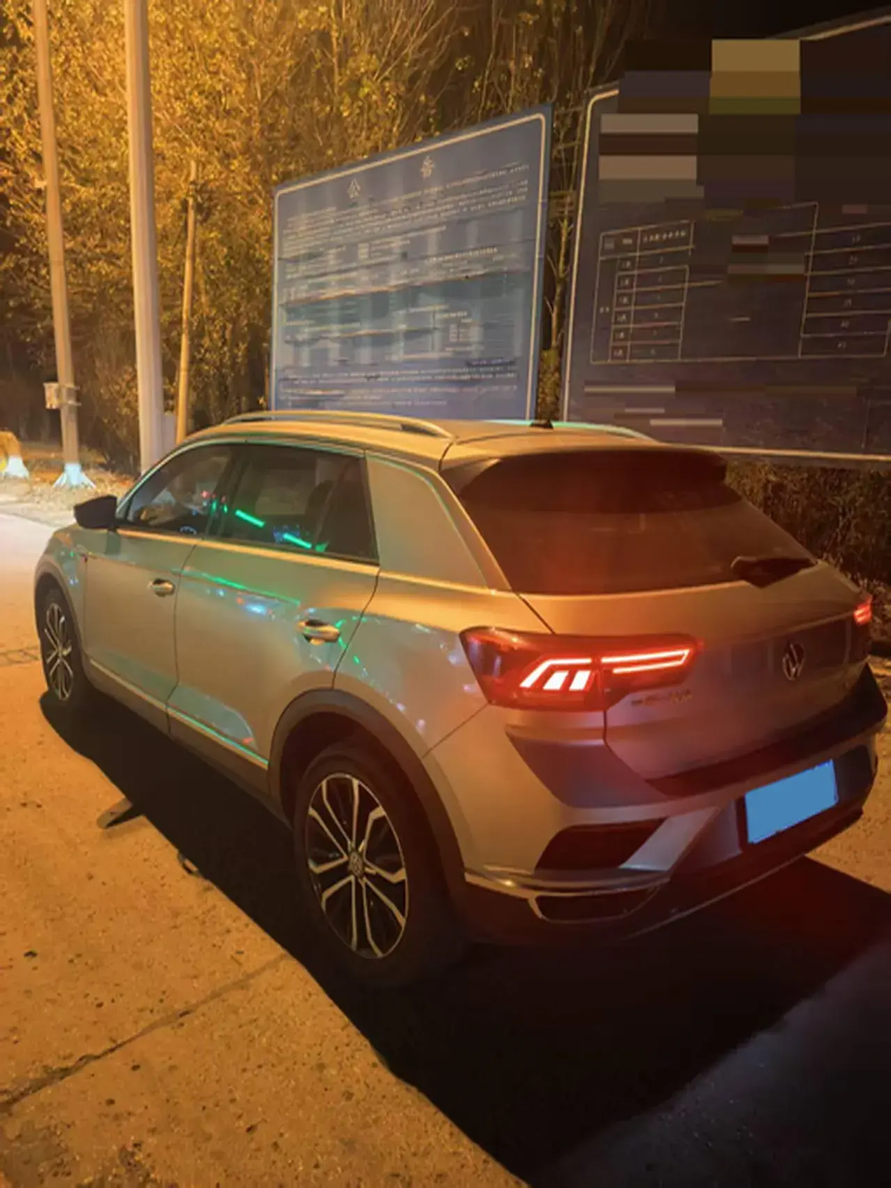 2018 VOLKSWAGEN T-ROC thumbnail 3