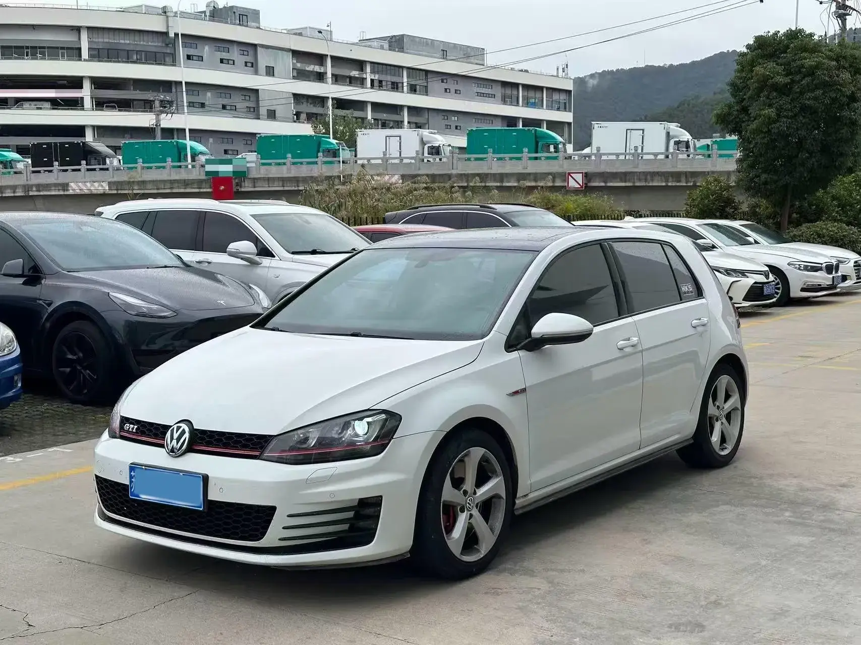2016 VOLKSWAGEN GOLFGTI view 1