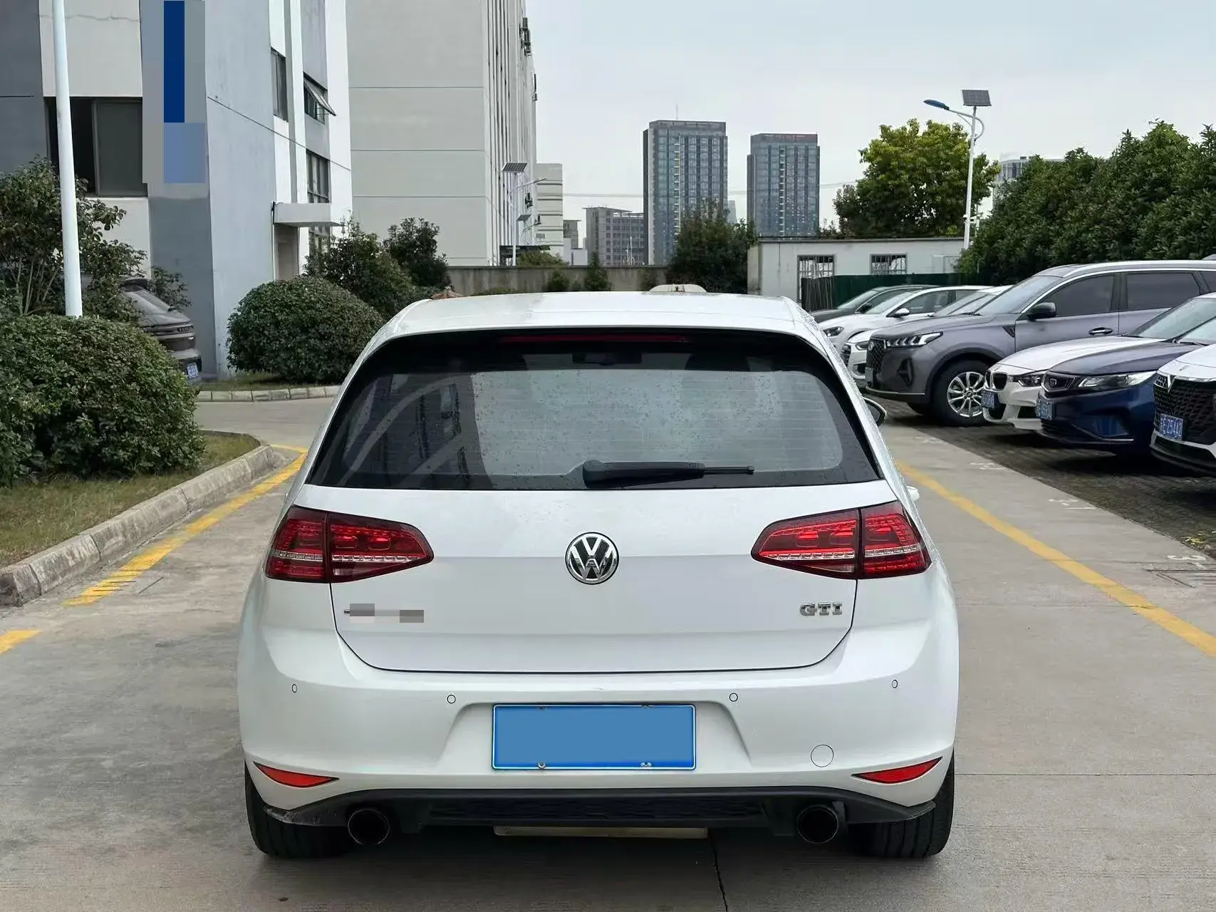 2016 VOLKSWAGEN GOLFGTI thumbnail 4