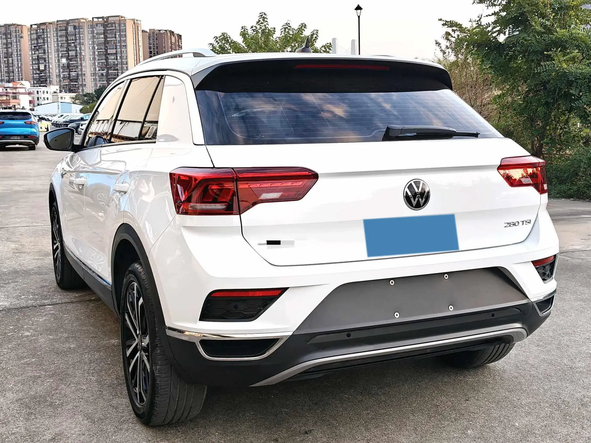 2022 VOLKSWAGEN T-ROC thumbnail 3