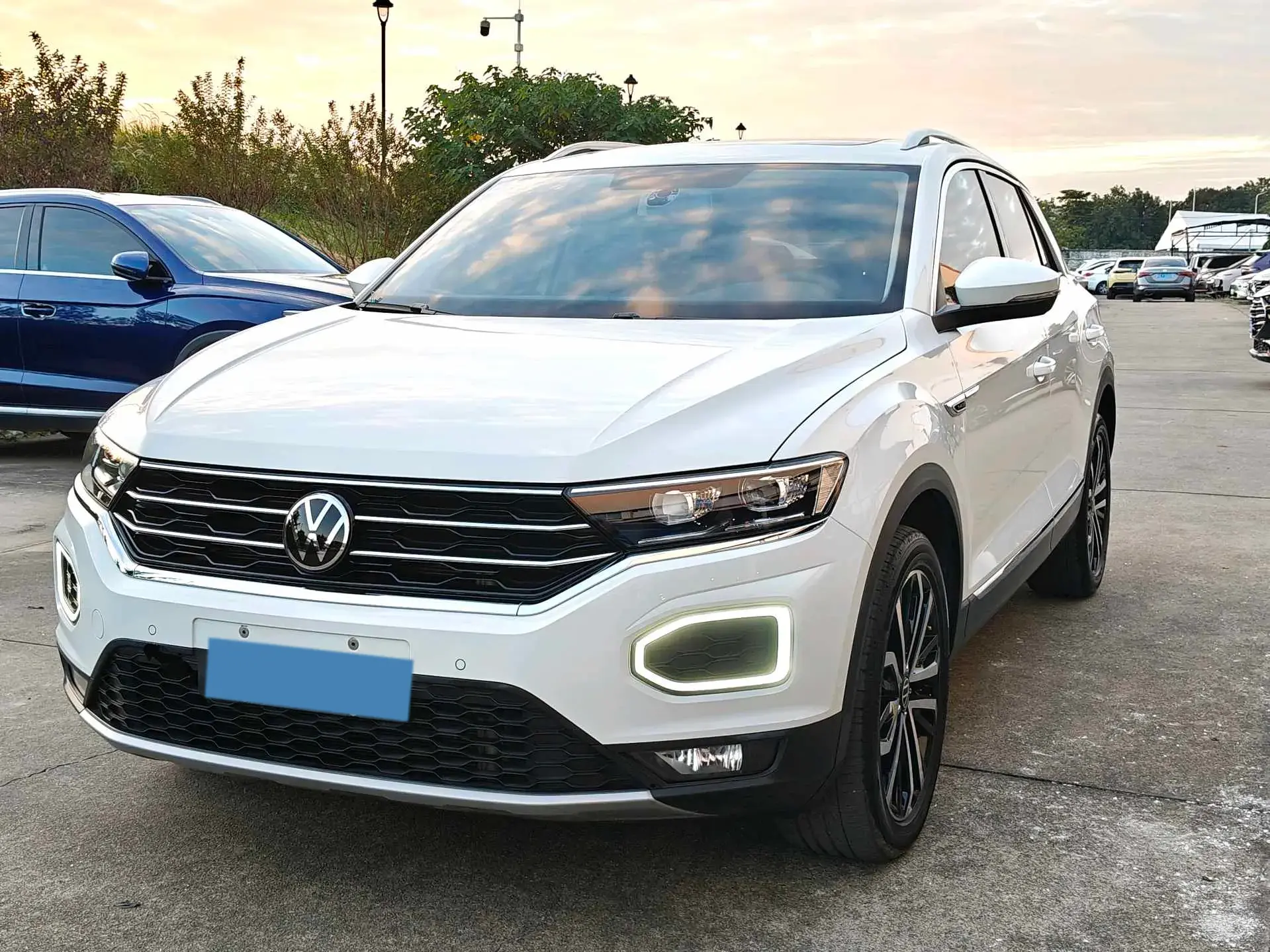 2022 VOLKSWAGEN T-ROC view 1