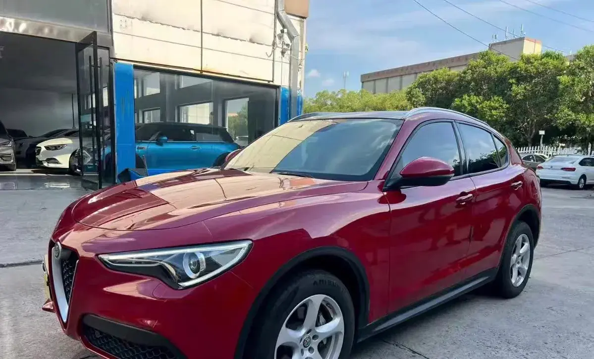 2017 Alfa Romeo Stelvio 2.0T 200HP L4 8AT