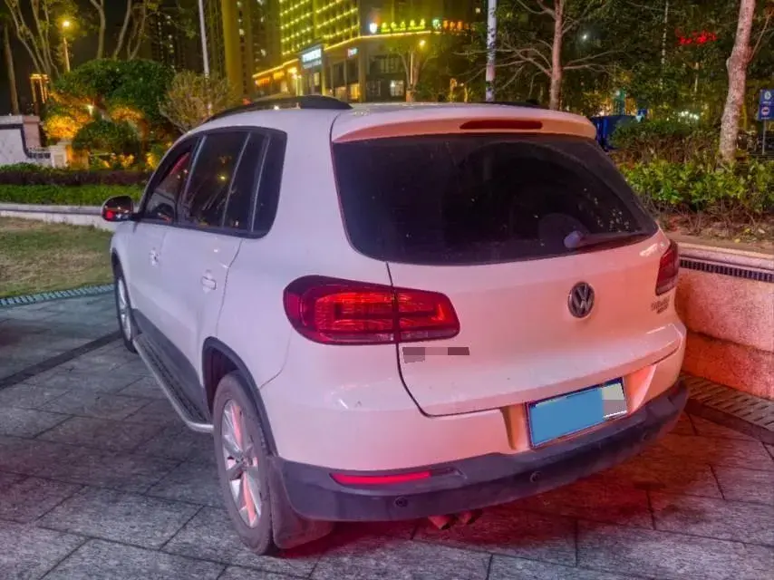 2016 VOLKSWAGEN TIGUAN thumbnail 3