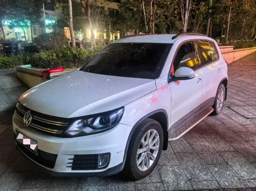 2016 VOLKSWAGEN TIGUAN view 1