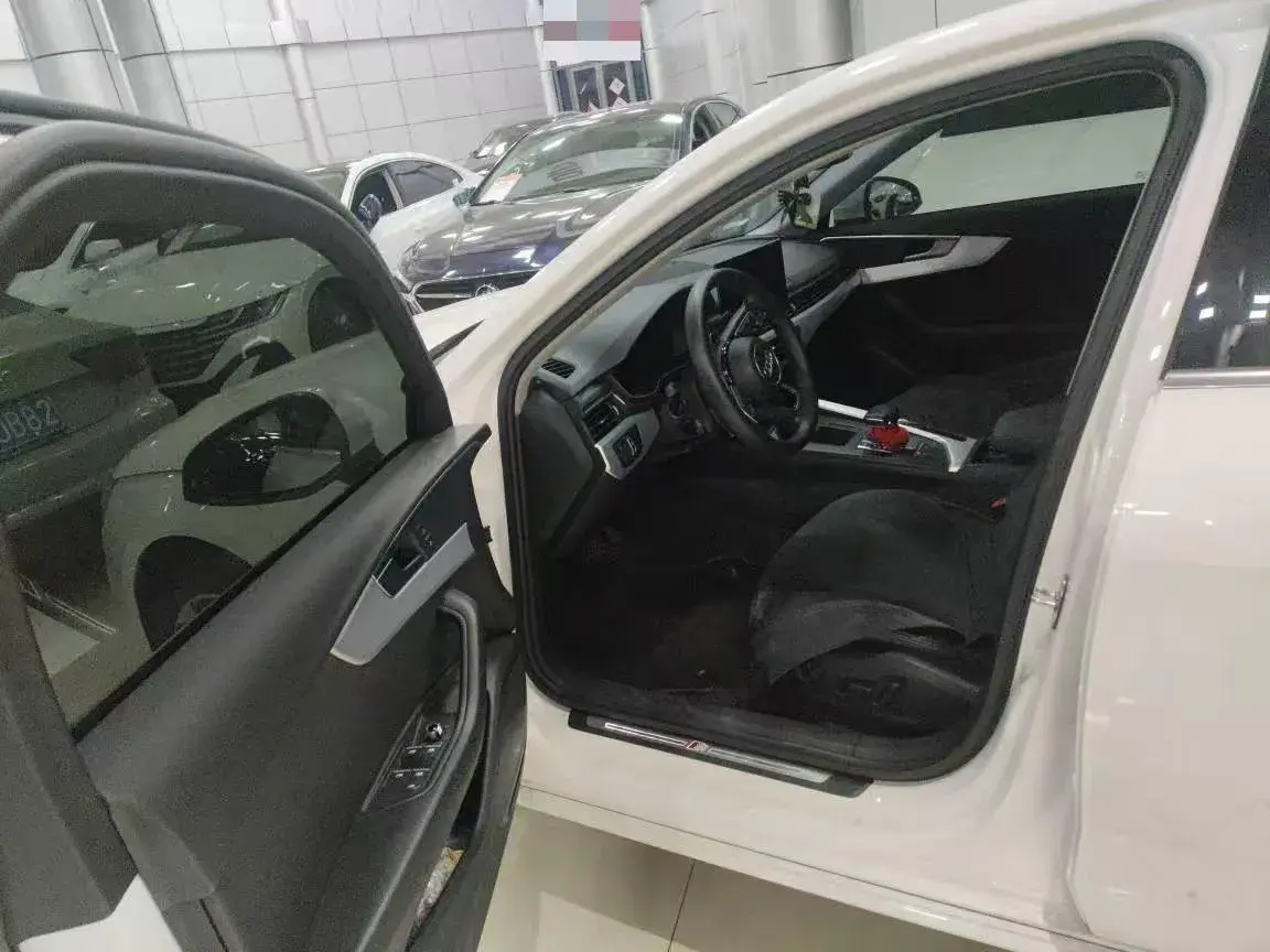 2022 AUDI A4L thumbnail 3