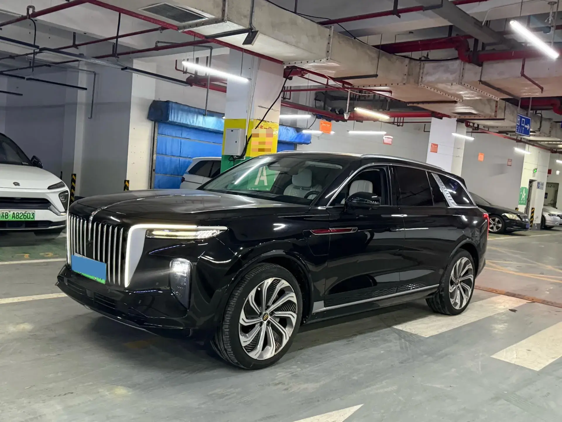 2021 HONGQI E-HS9 view 1