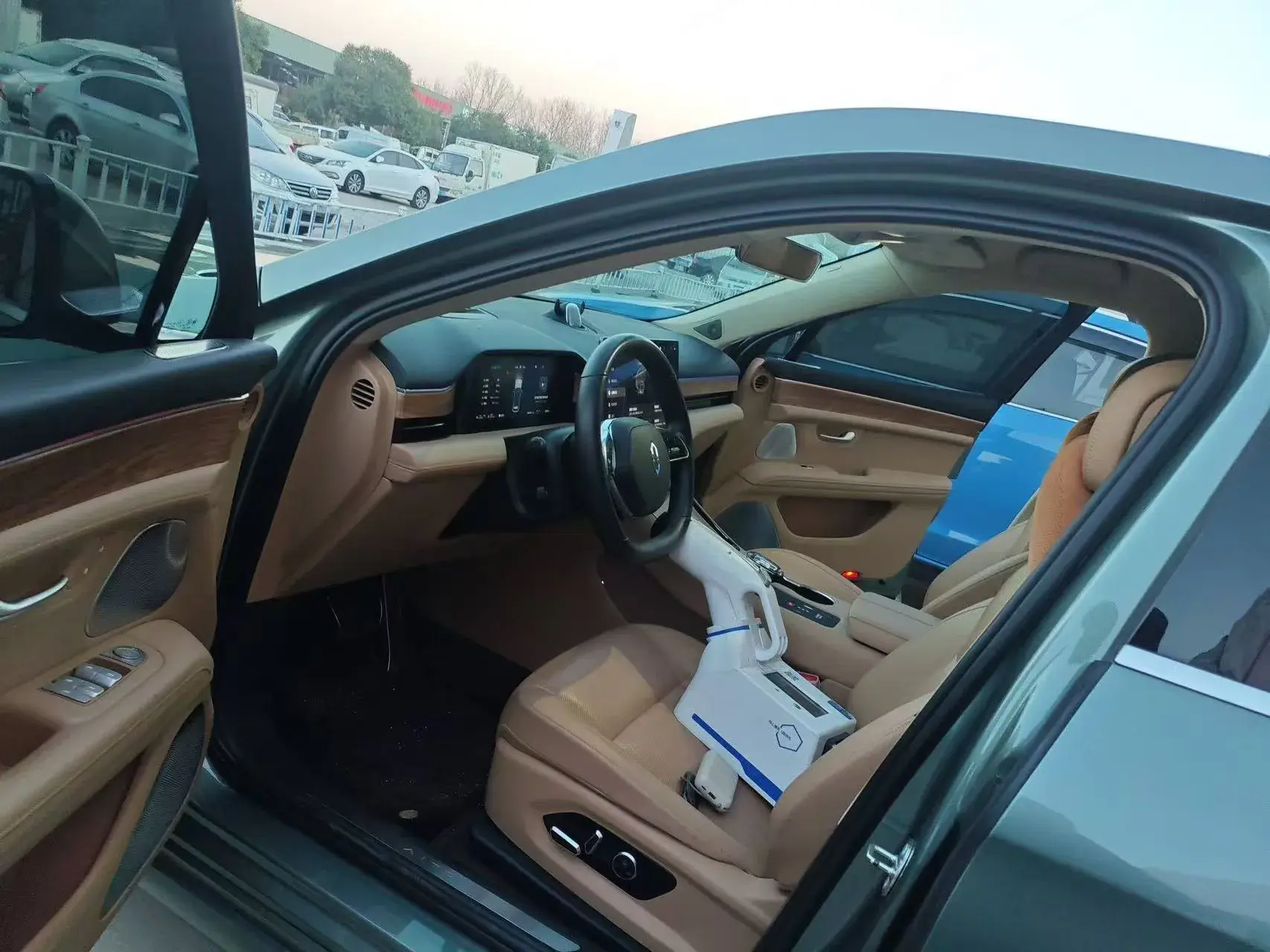 2023 AITO AITO thumbnail 3