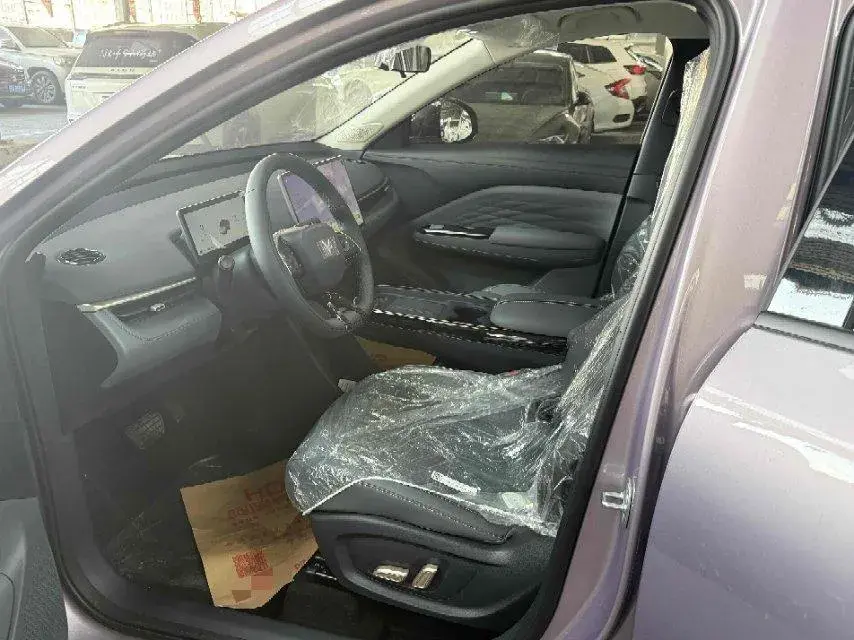 2025 ARCFOX T1 thumbnail 4