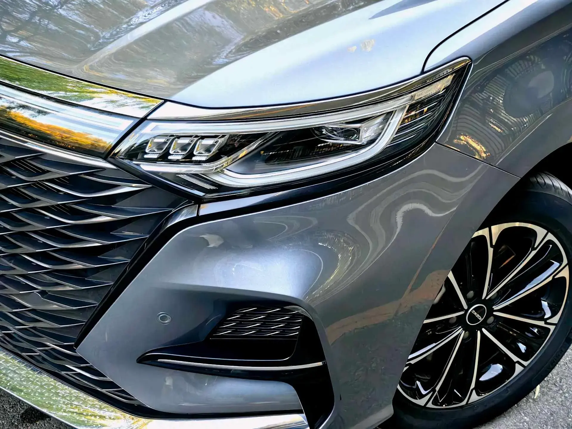 2022 ROEWE IMAX8 thumbnail 4