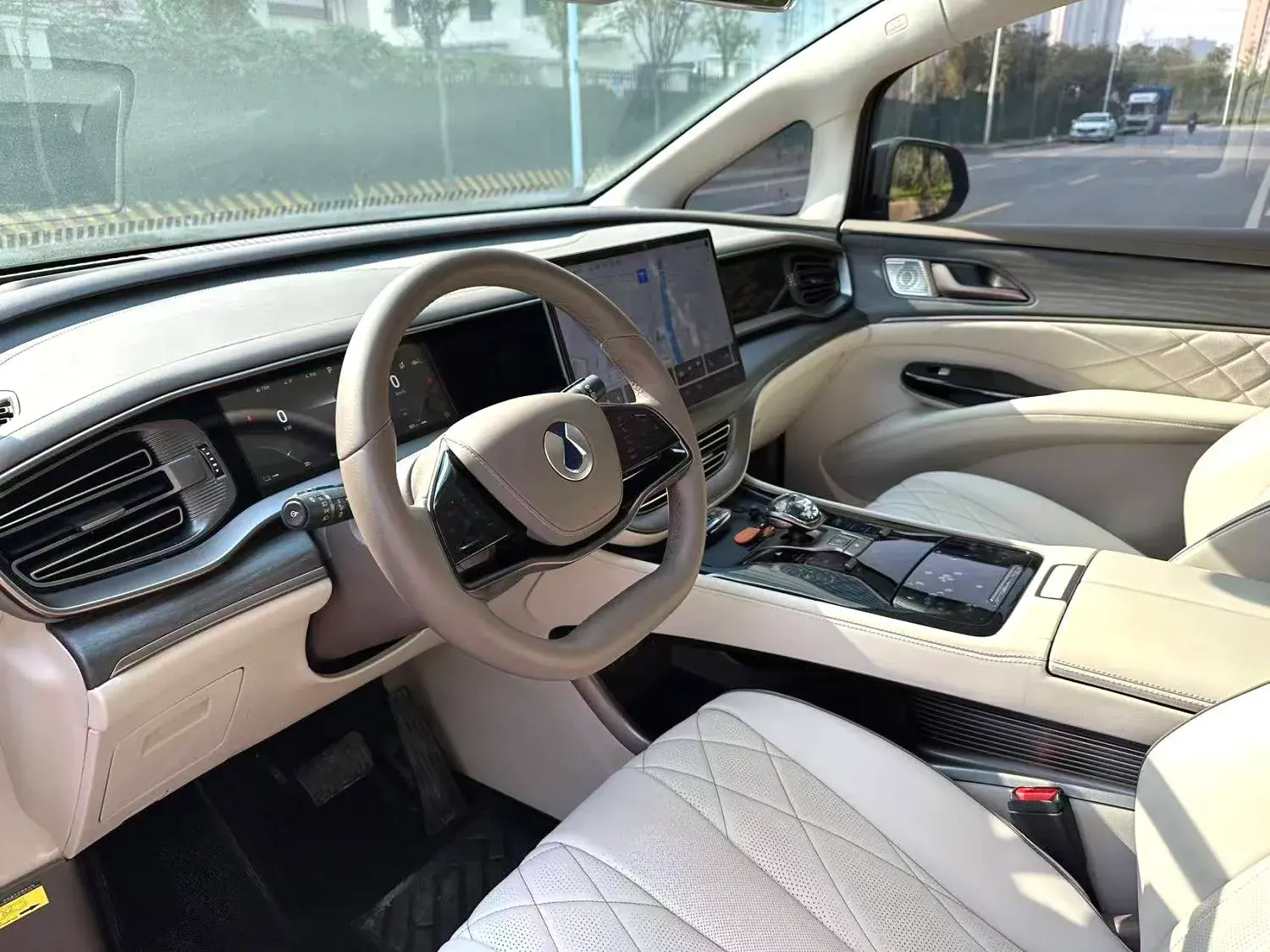 2022 DENZA D9 thumbnail 3