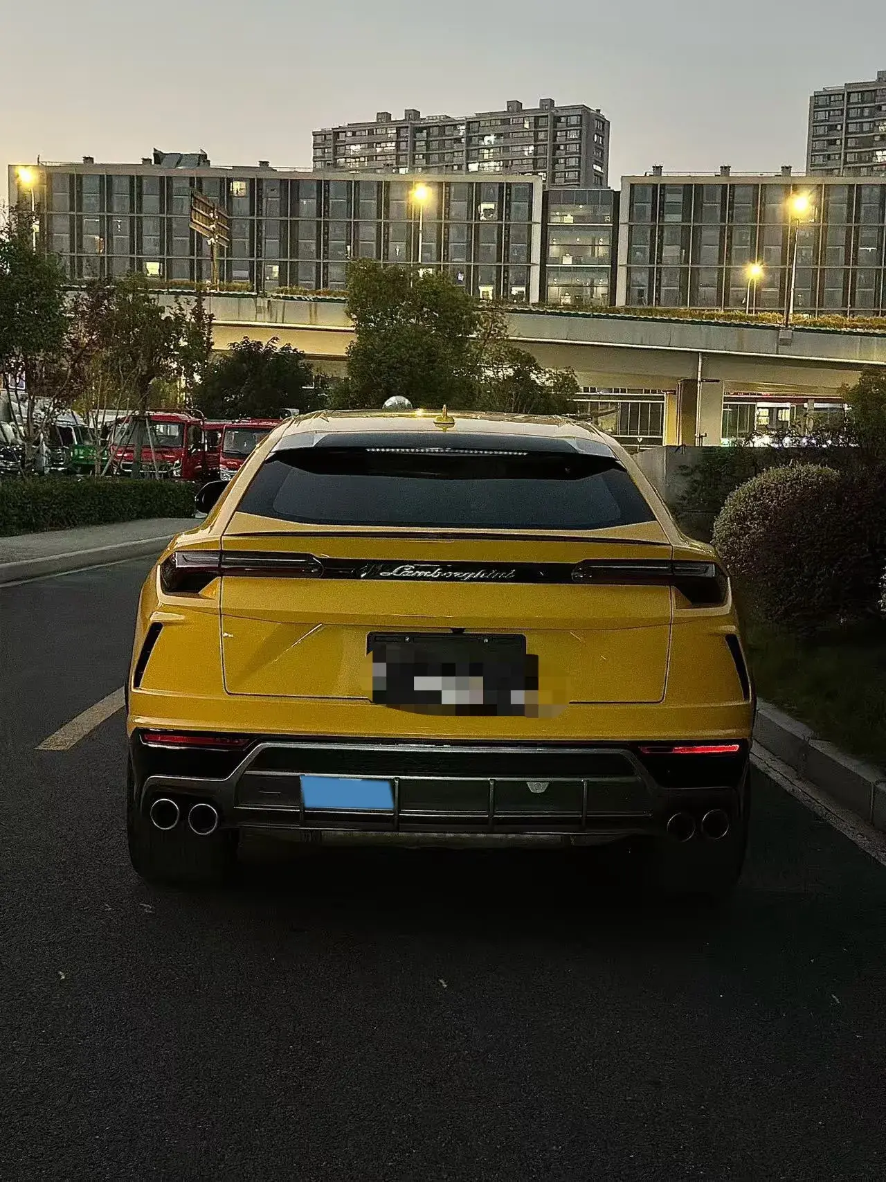 2021 LAMBORGHINI URUS thumbnail 4