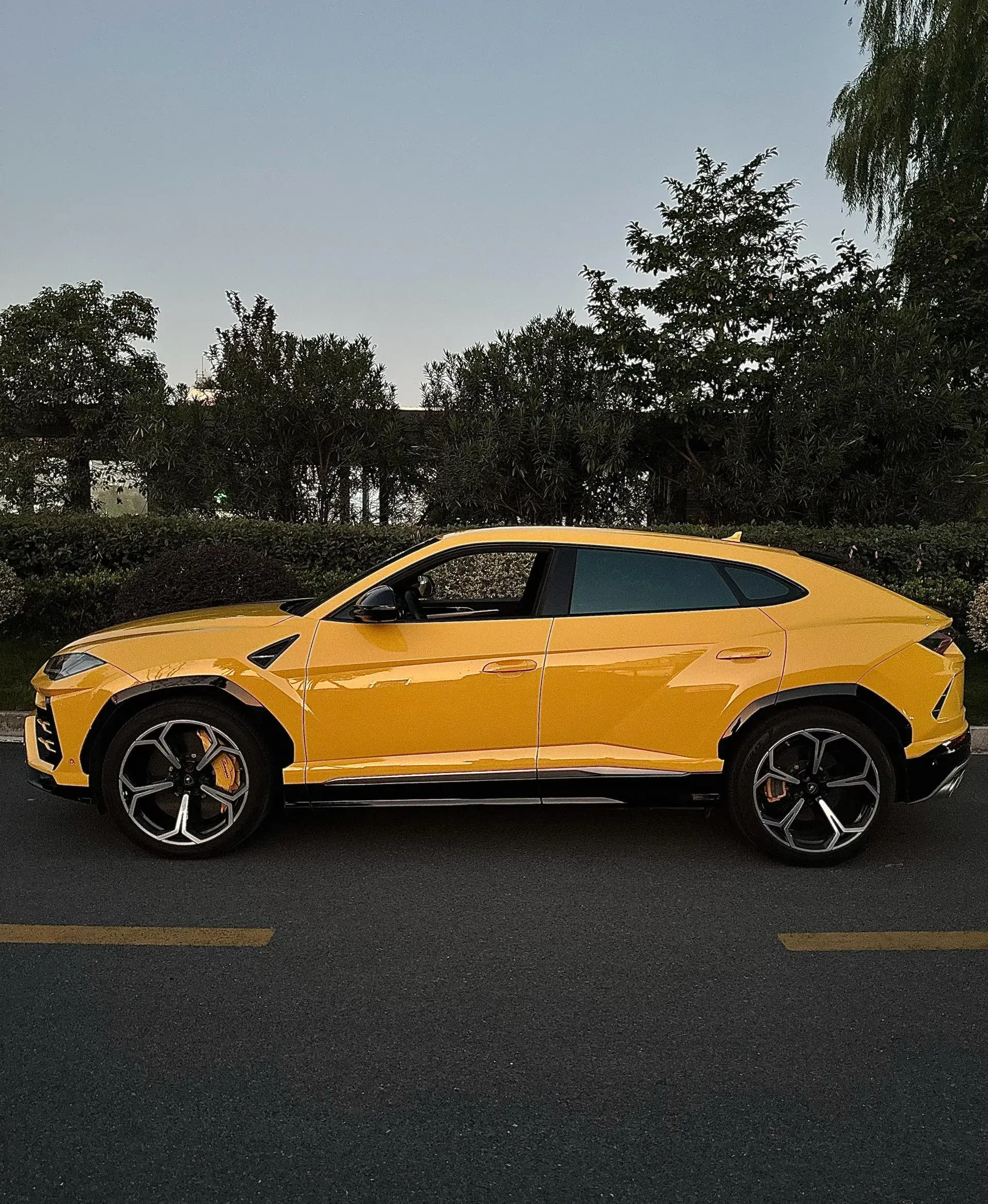 2021 LAMBORGHINI URUS thumbnail 3