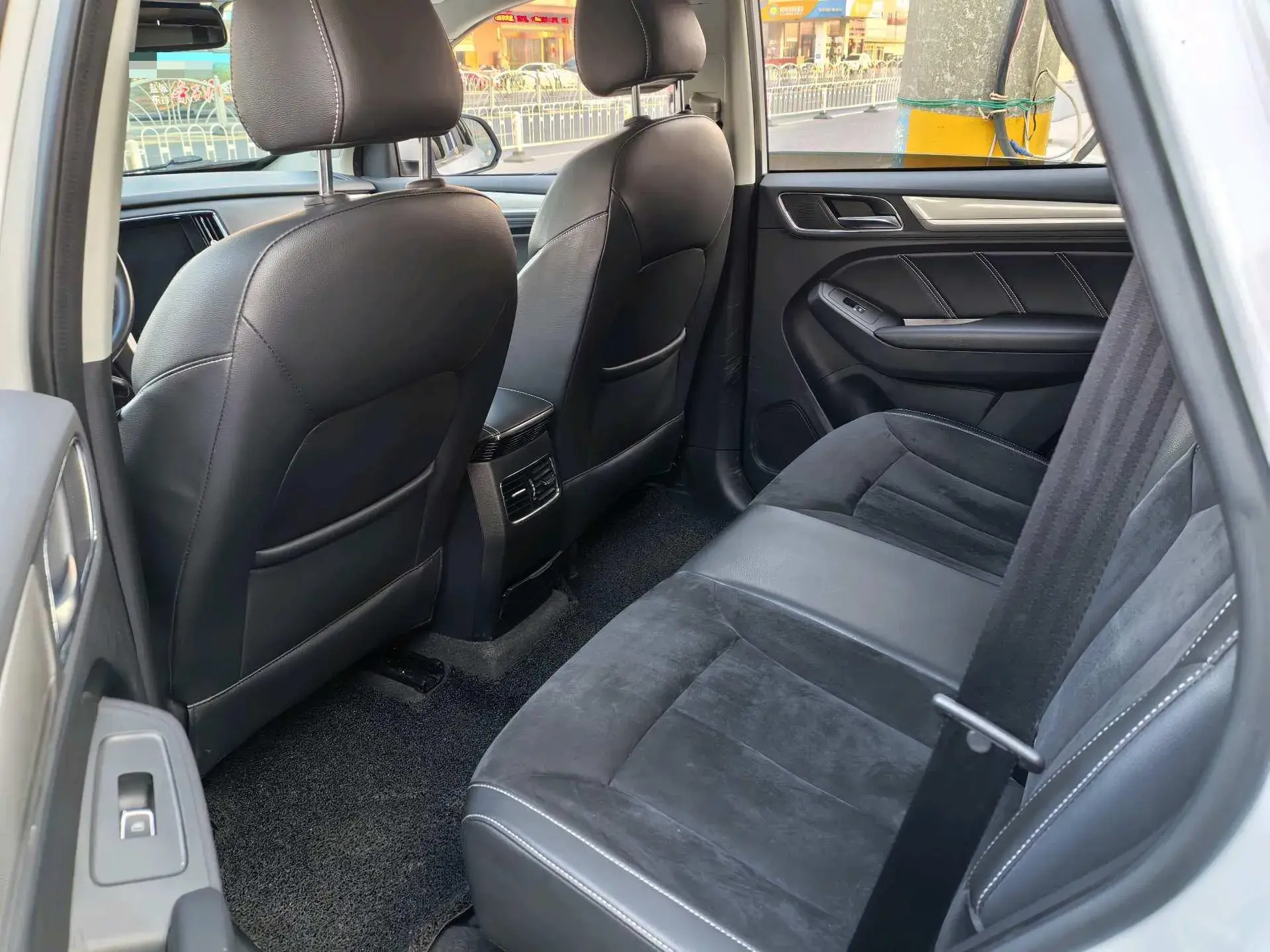 2017 ROEWE RX5 thumbnail 4