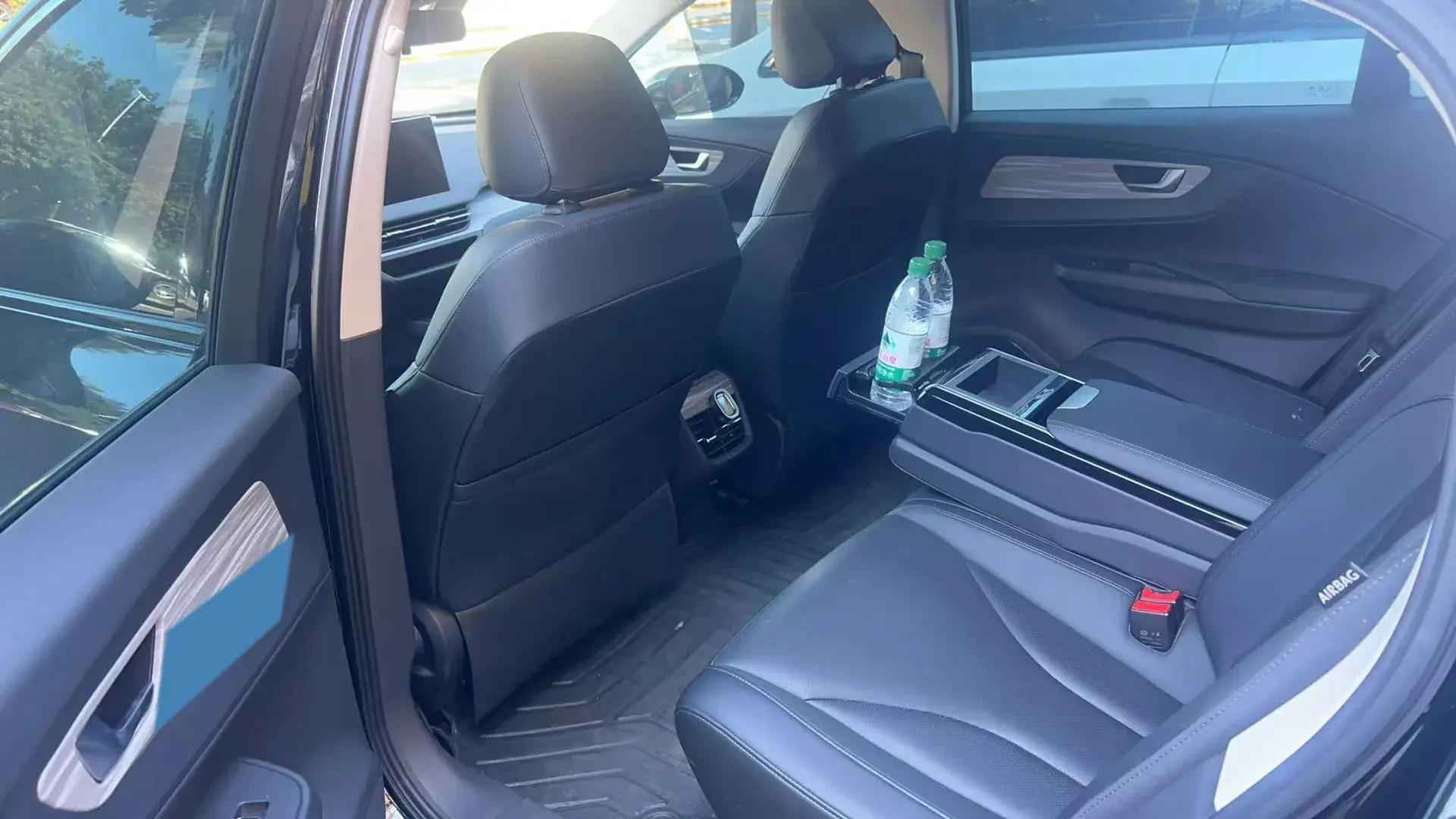 2024 HONGQI E-QM5 thumbnail 3