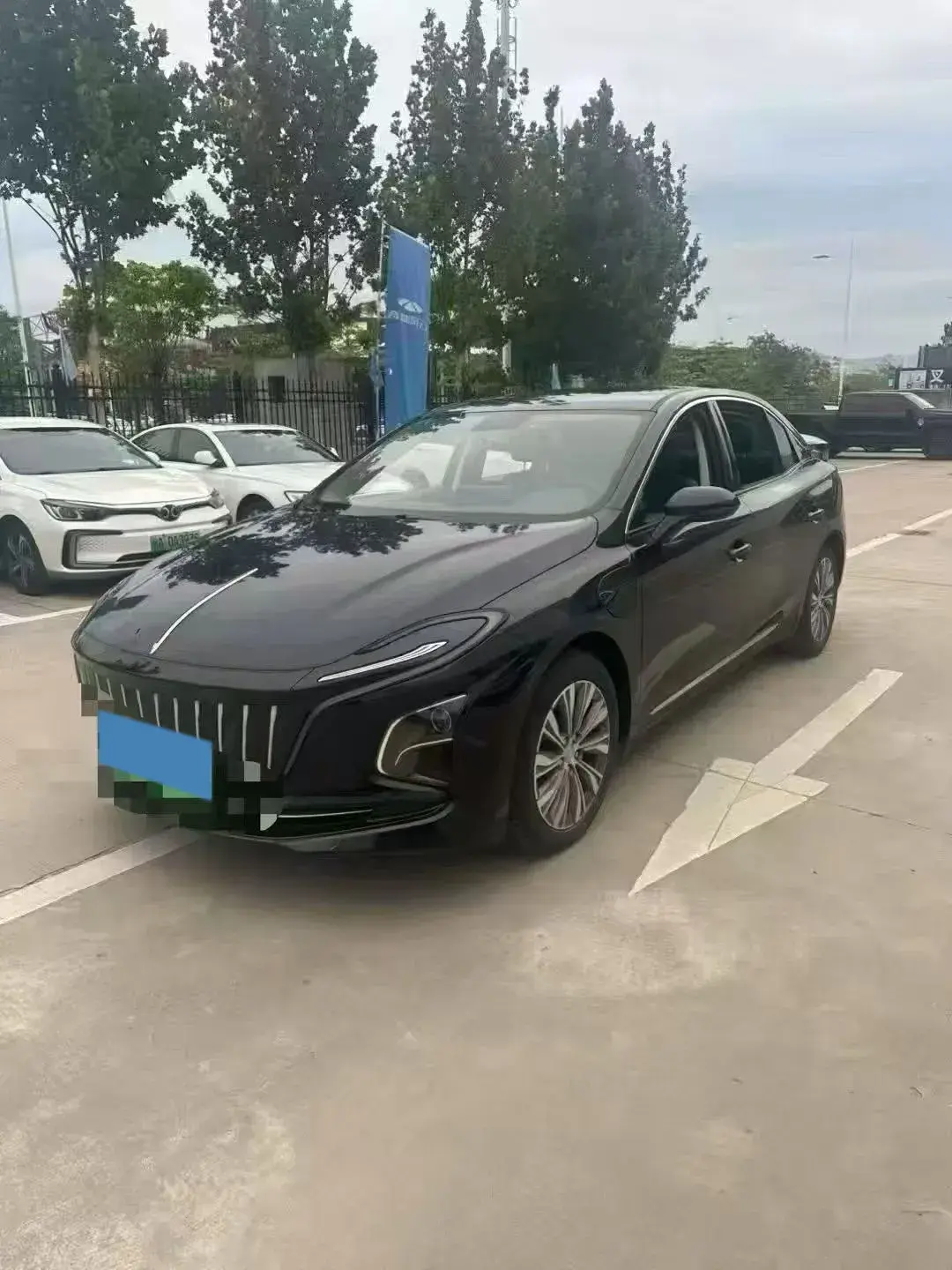 2024 HONGQI E-QM5 view 1