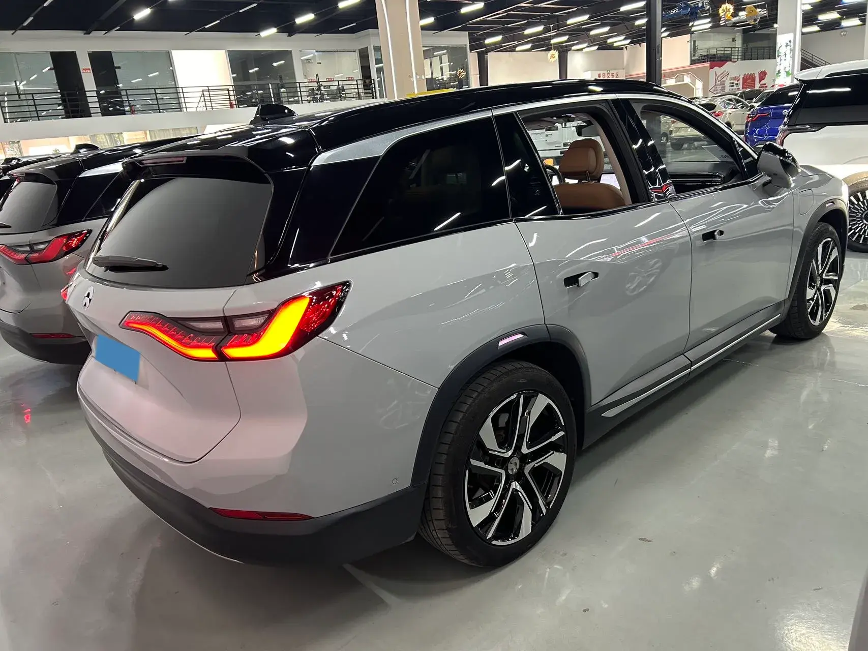 2018 NIO ES8 thumbnail 2