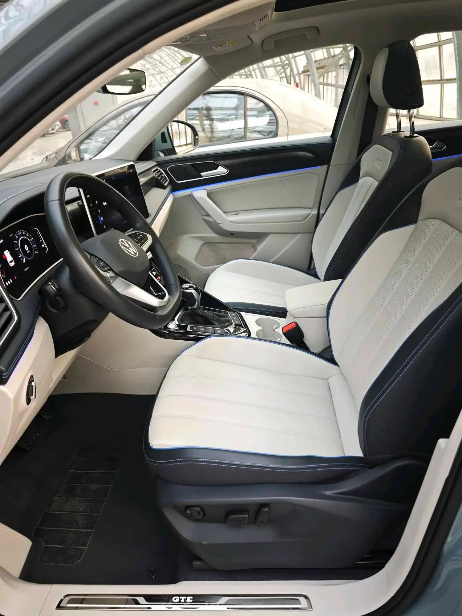 2023 VOLKSWAGEN TAYRON thumbnail 4