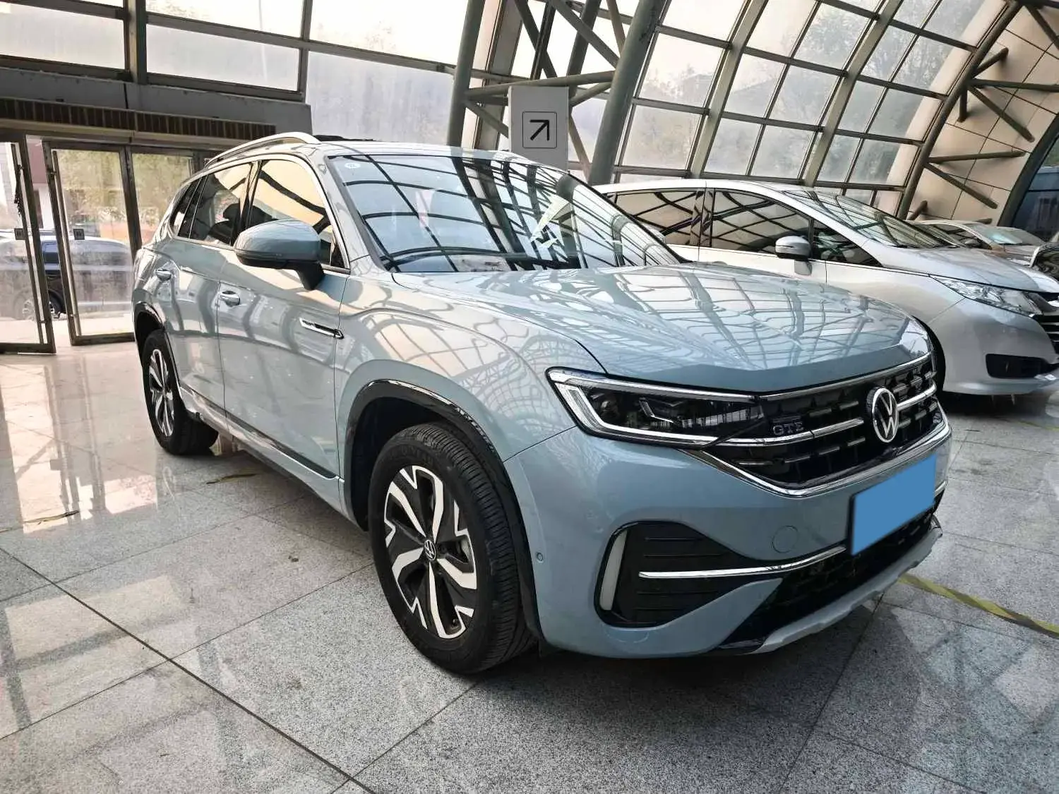 2023 VOLKSWAGEN TAYRON thumbnail 3