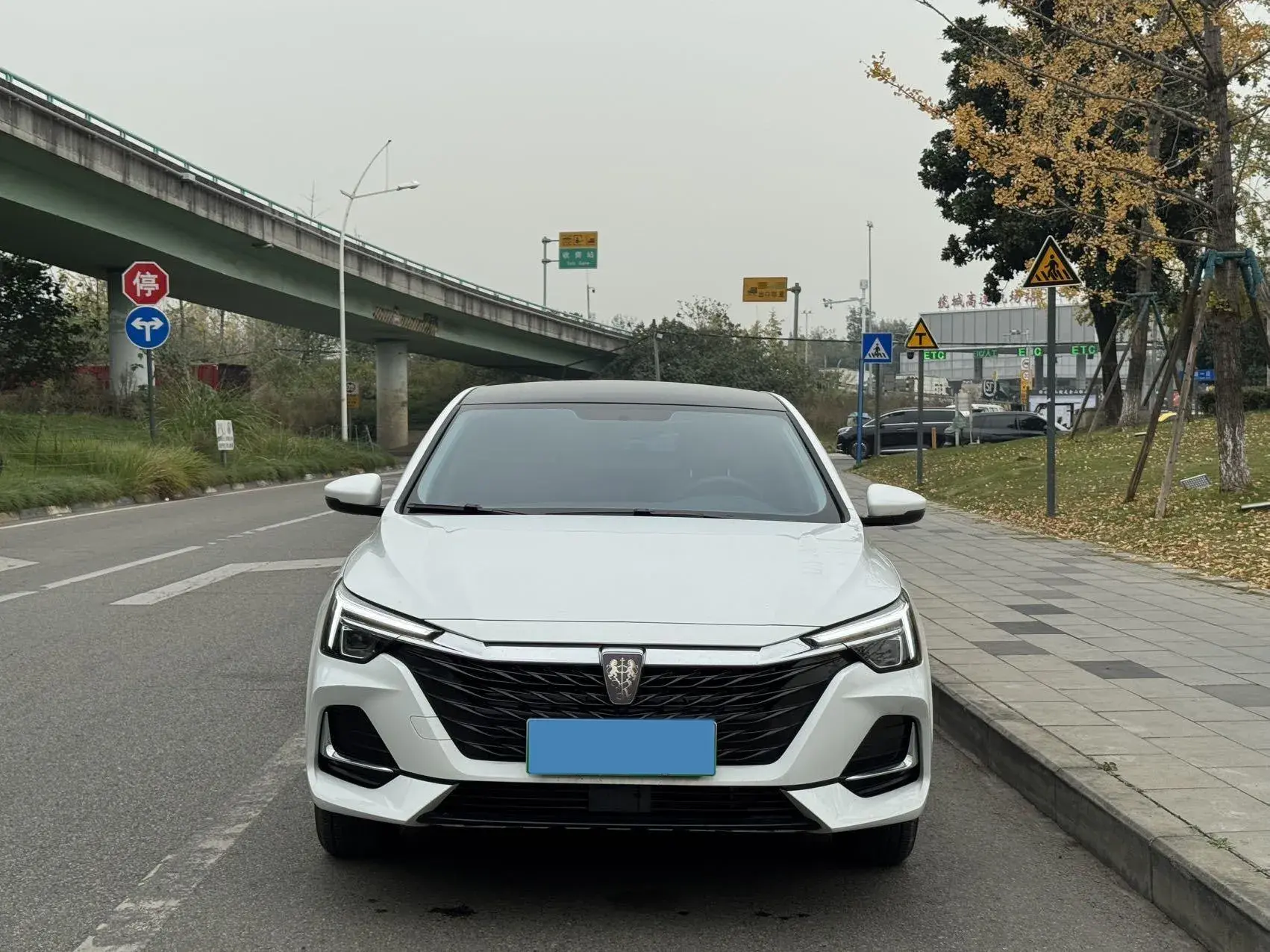 2023 ROEWE I6 thumbnail 2