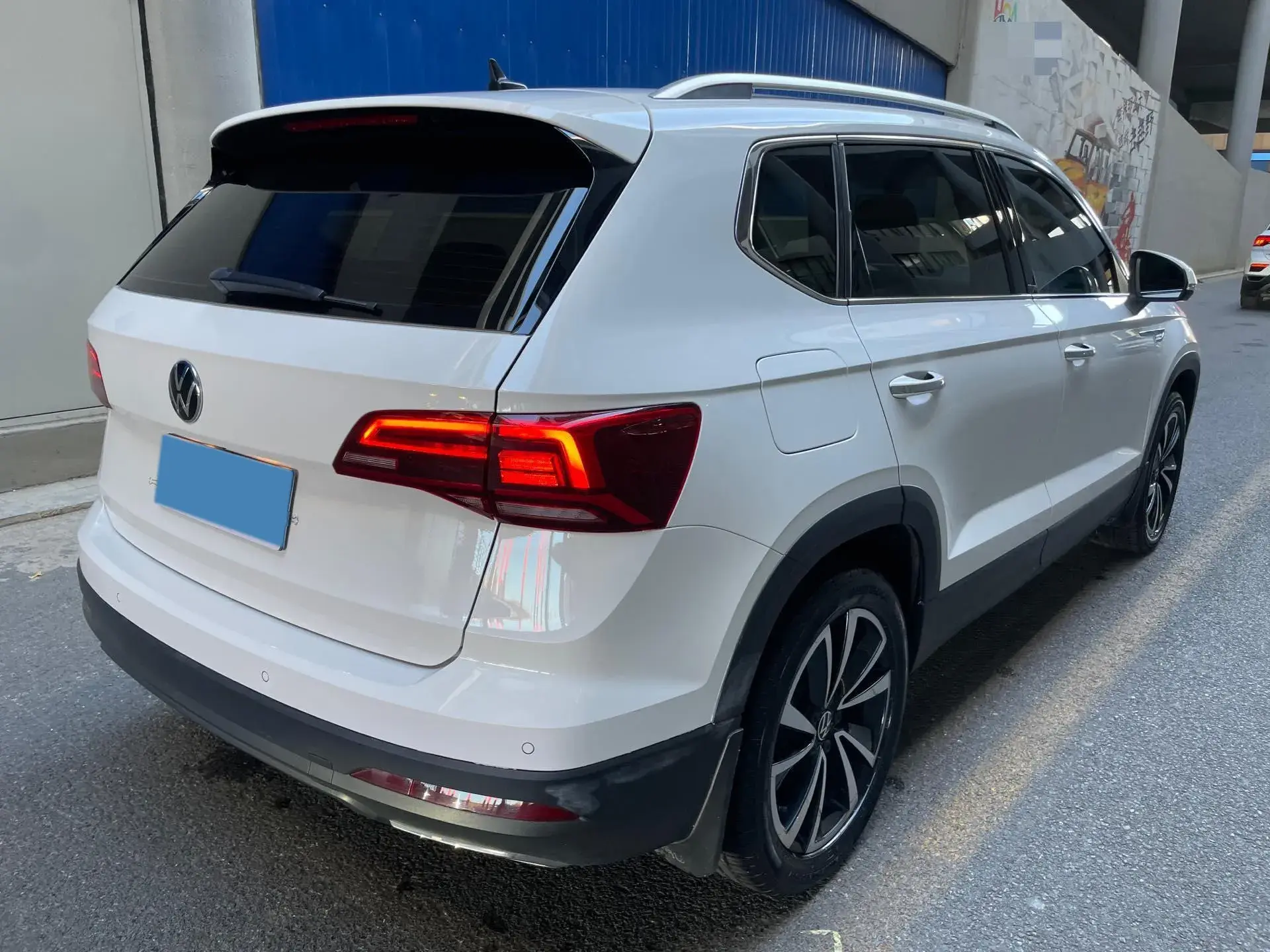 2021 VOLKSWAGEN THARU thumbnail 4