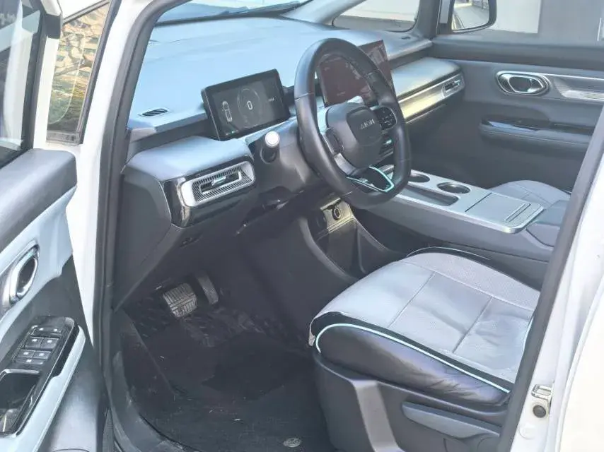 2023 AION Y thumbnail 3