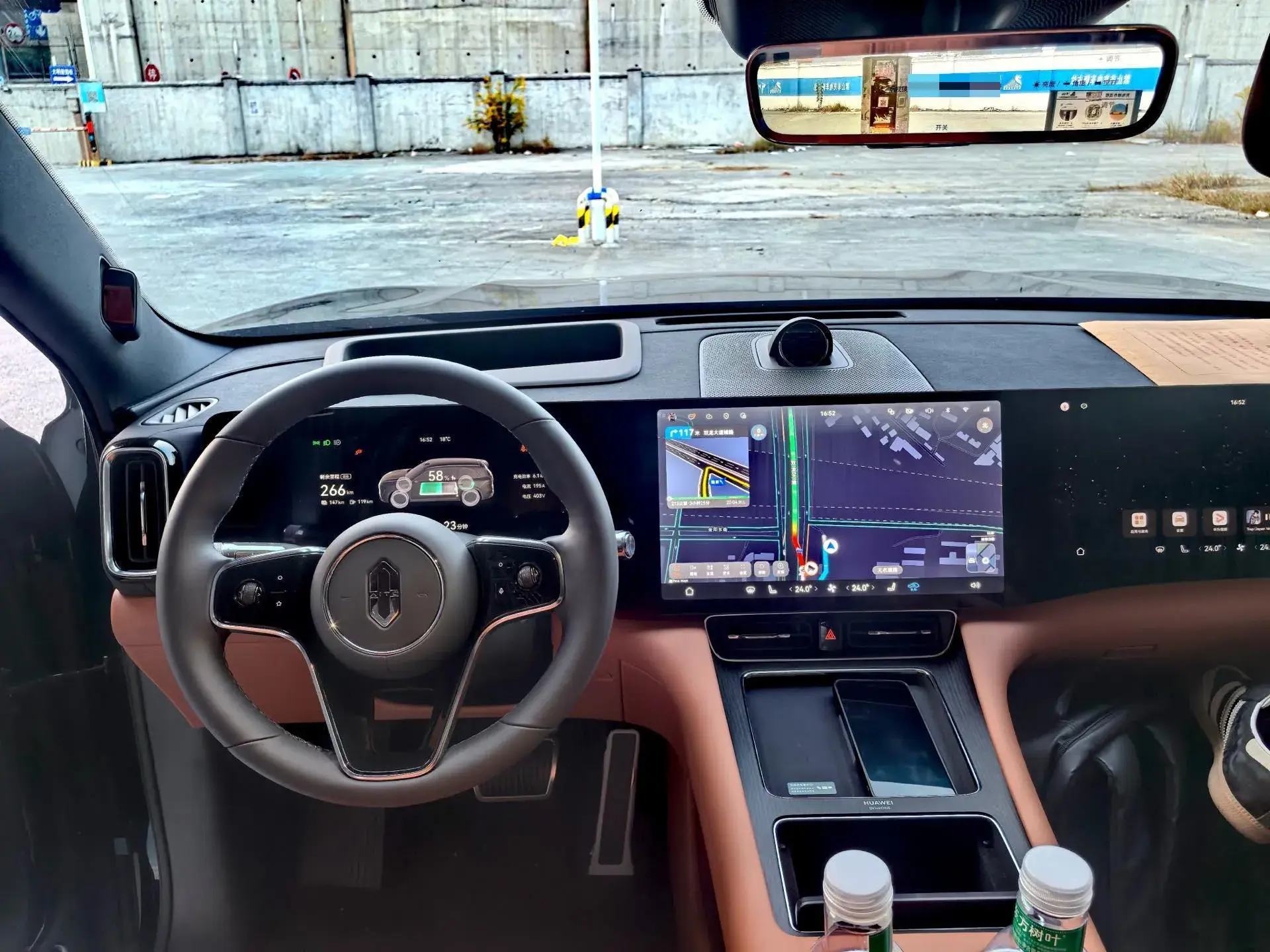 2025 AITO AITO thumbnail 3