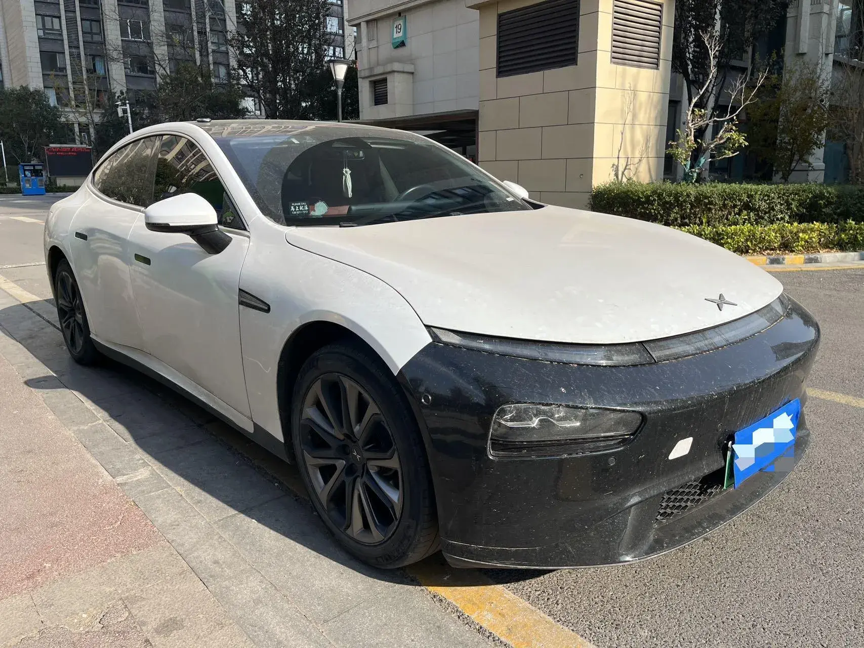 2021 XPENG P7 thumbnail 3