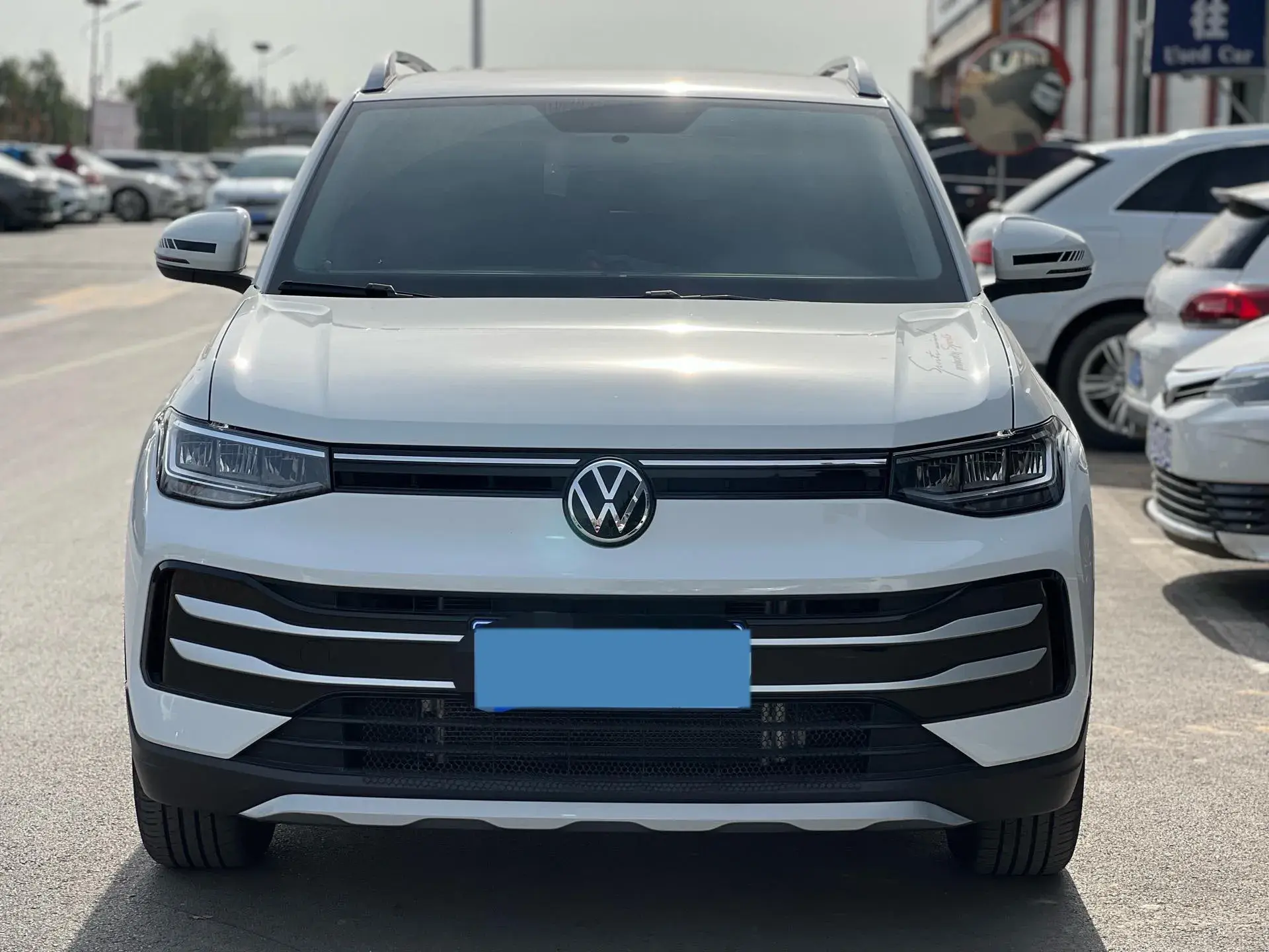 2025 VOLKSWAGEN THARU thumbnail 2