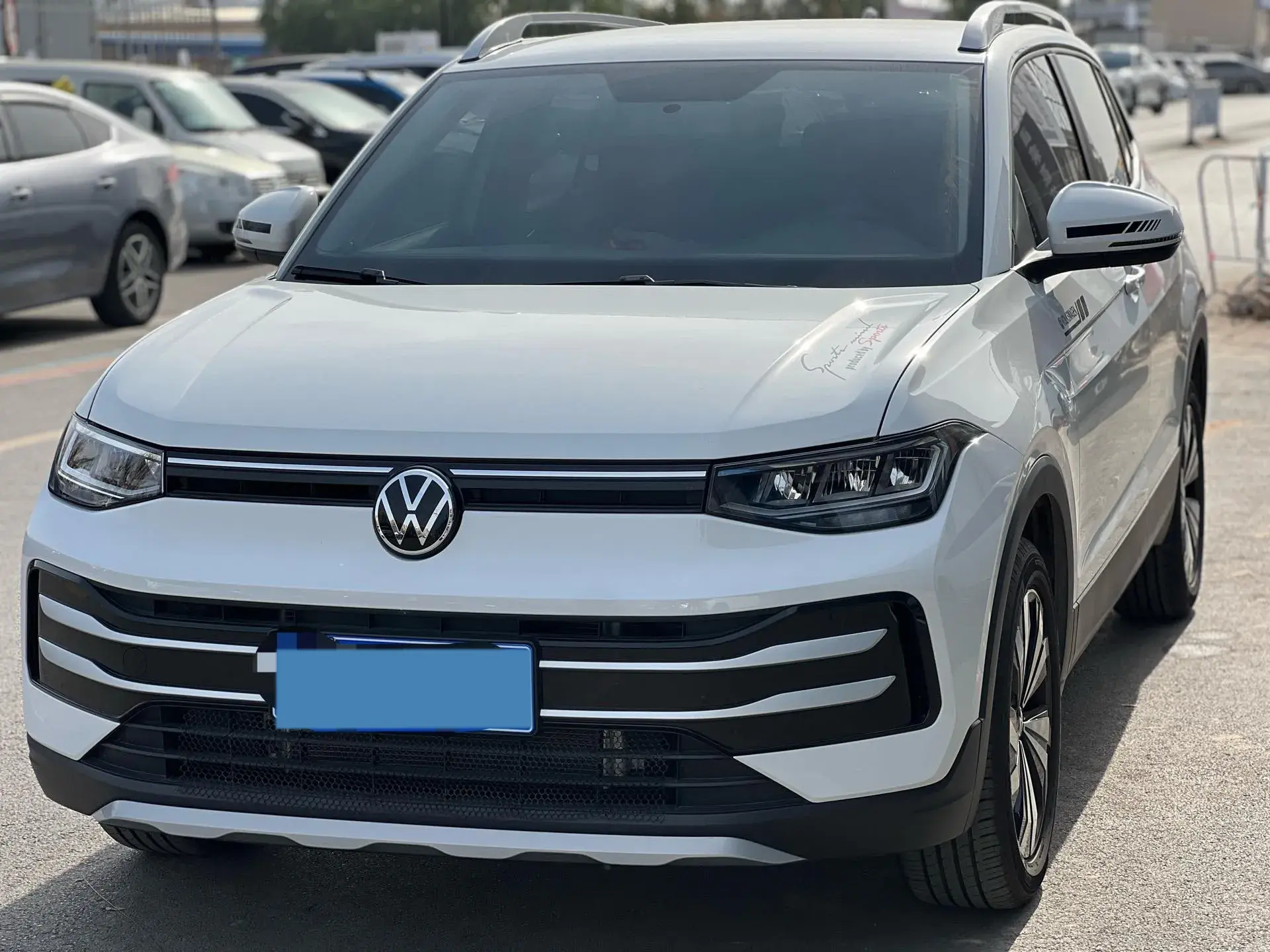 2025 VOLKSWAGEN THARU view 1