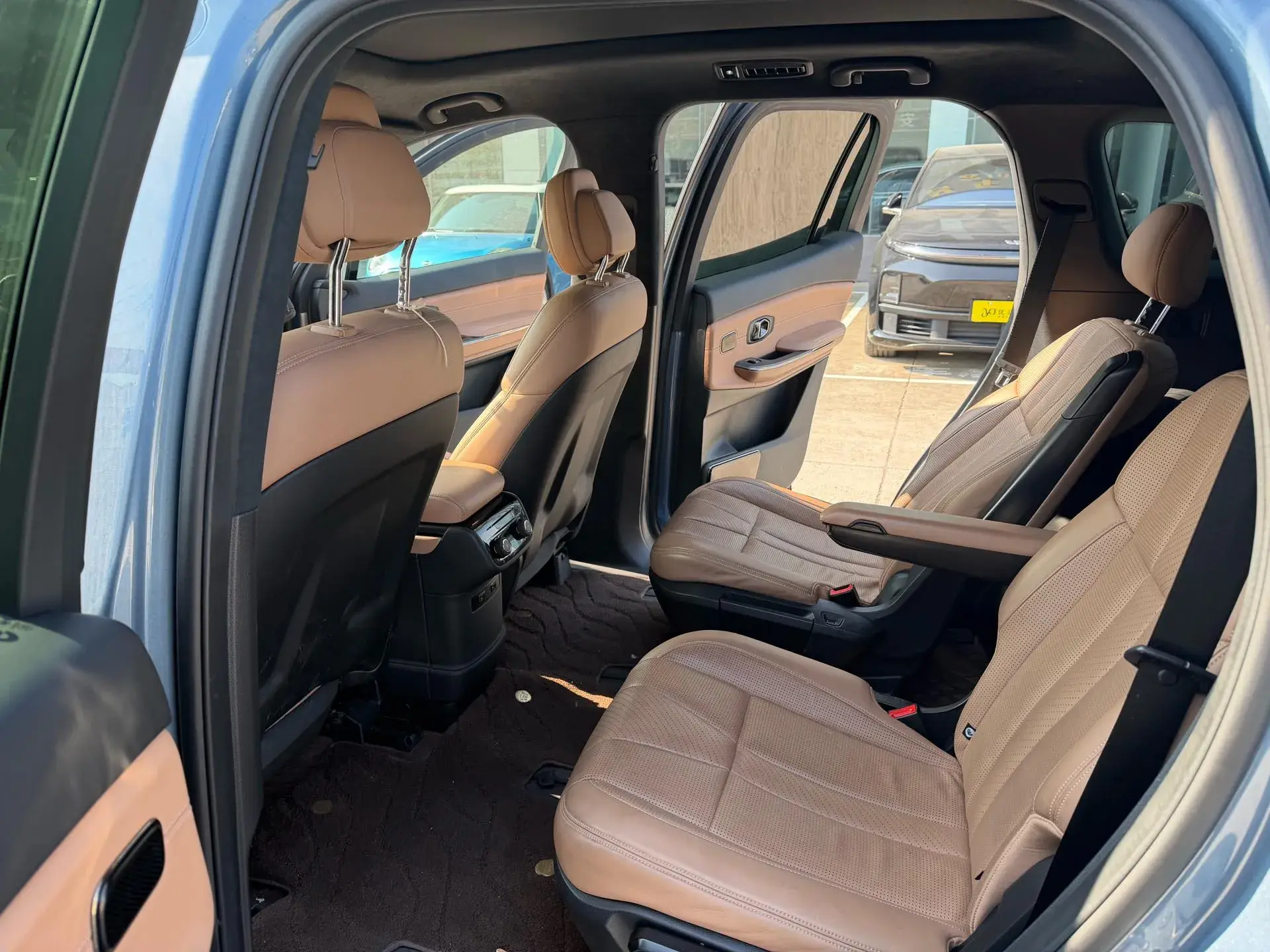 2020 NIO ES8 thumbnail 4