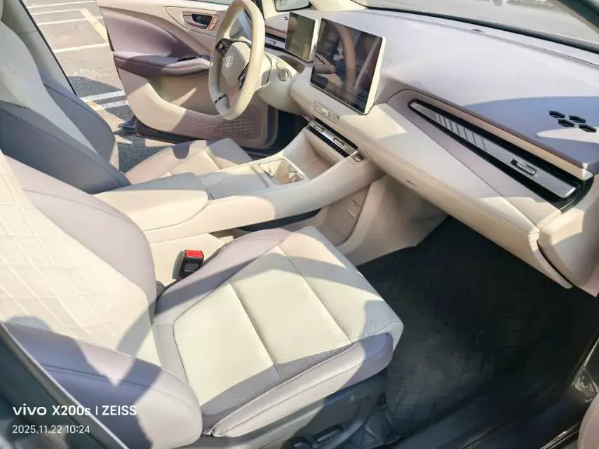 2023 MG MG4 thumbnail 3