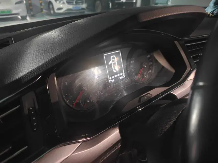 2019 VOLKSWAGEN LAMANDO thumbnail 3