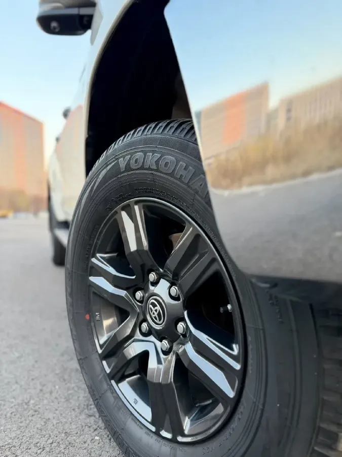 2022 Toyota Land Cruiser 3.4T 415HP V6 10AT,autocango,china used car exporter,china ev exporter,chinese used car exporter,chinese used ev exporter