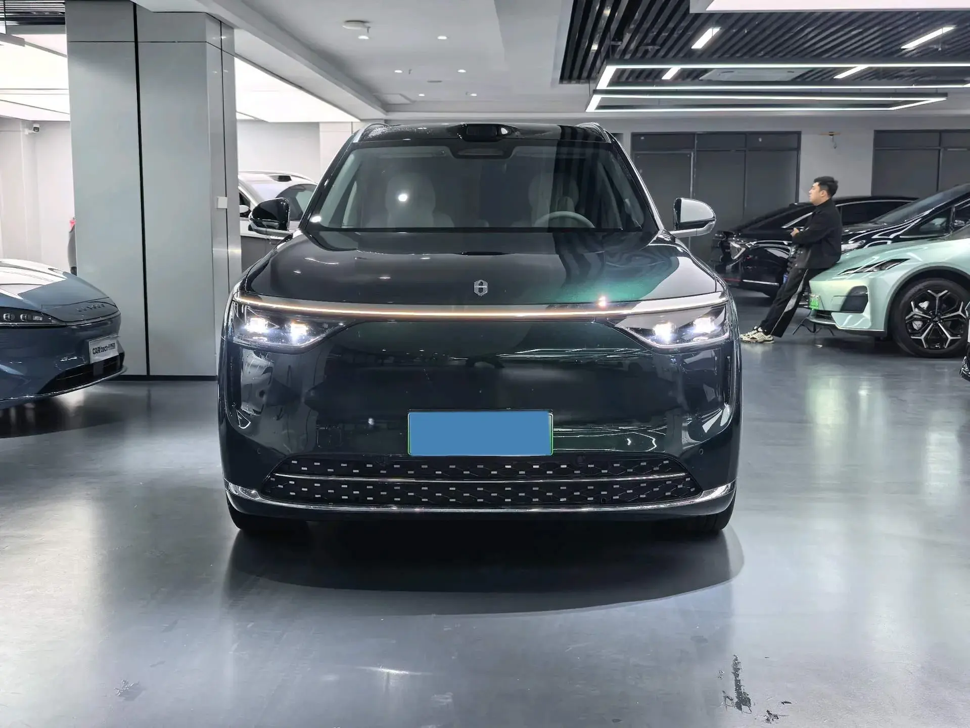 2025 AITO AITO thumbnail 2