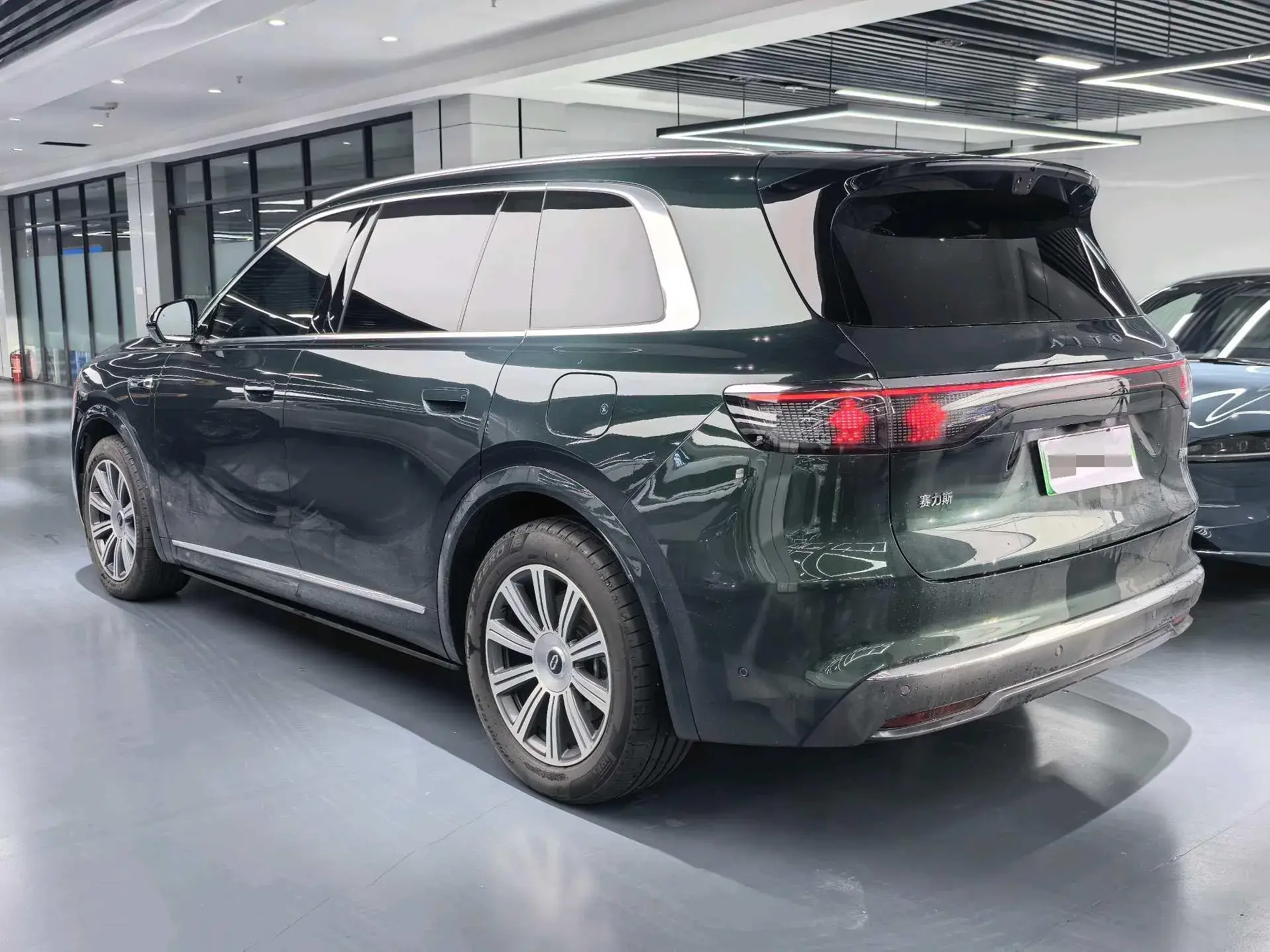 2025 AITO AITO thumbnail 3