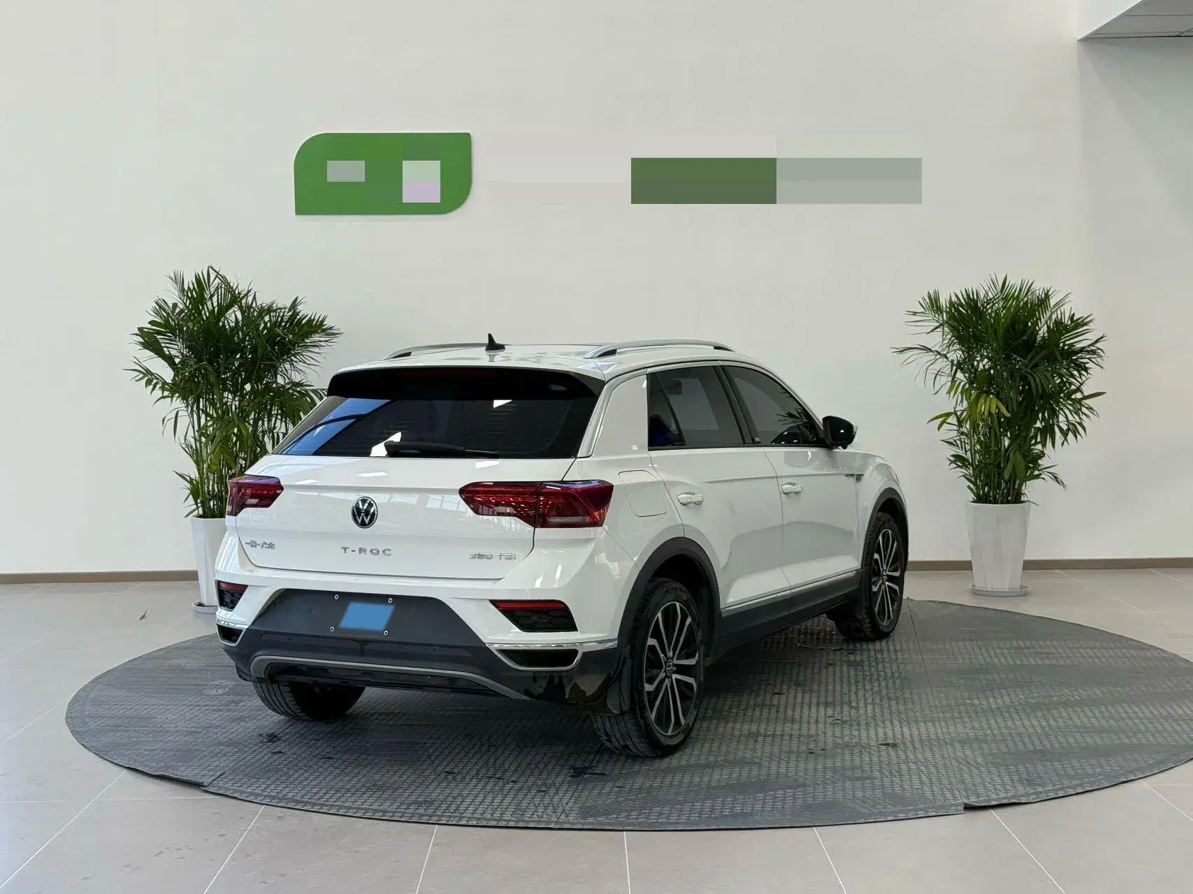 2021 VOLKSWAGEN T-ROC thumbnail 4