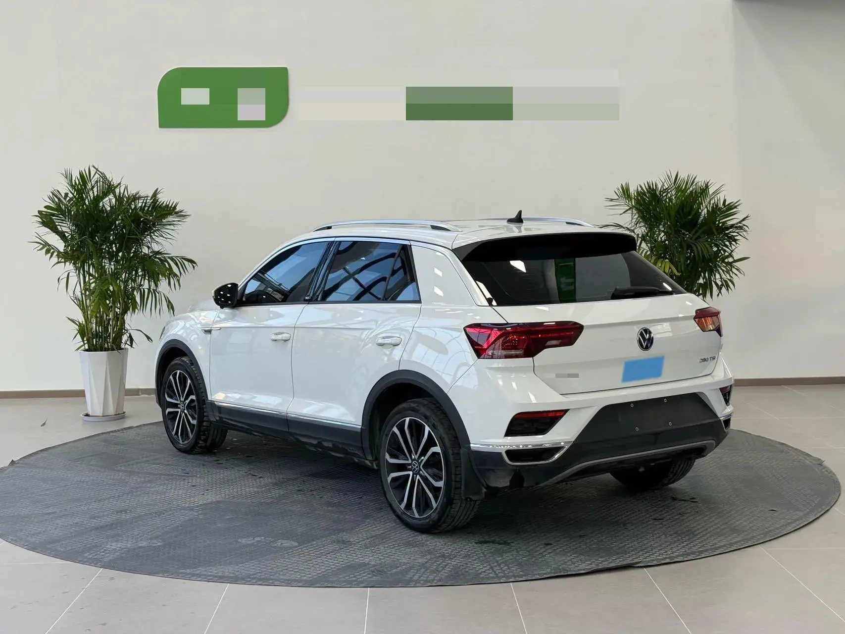 2021 VOLKSWAGEN T-ROC thumbnail 3