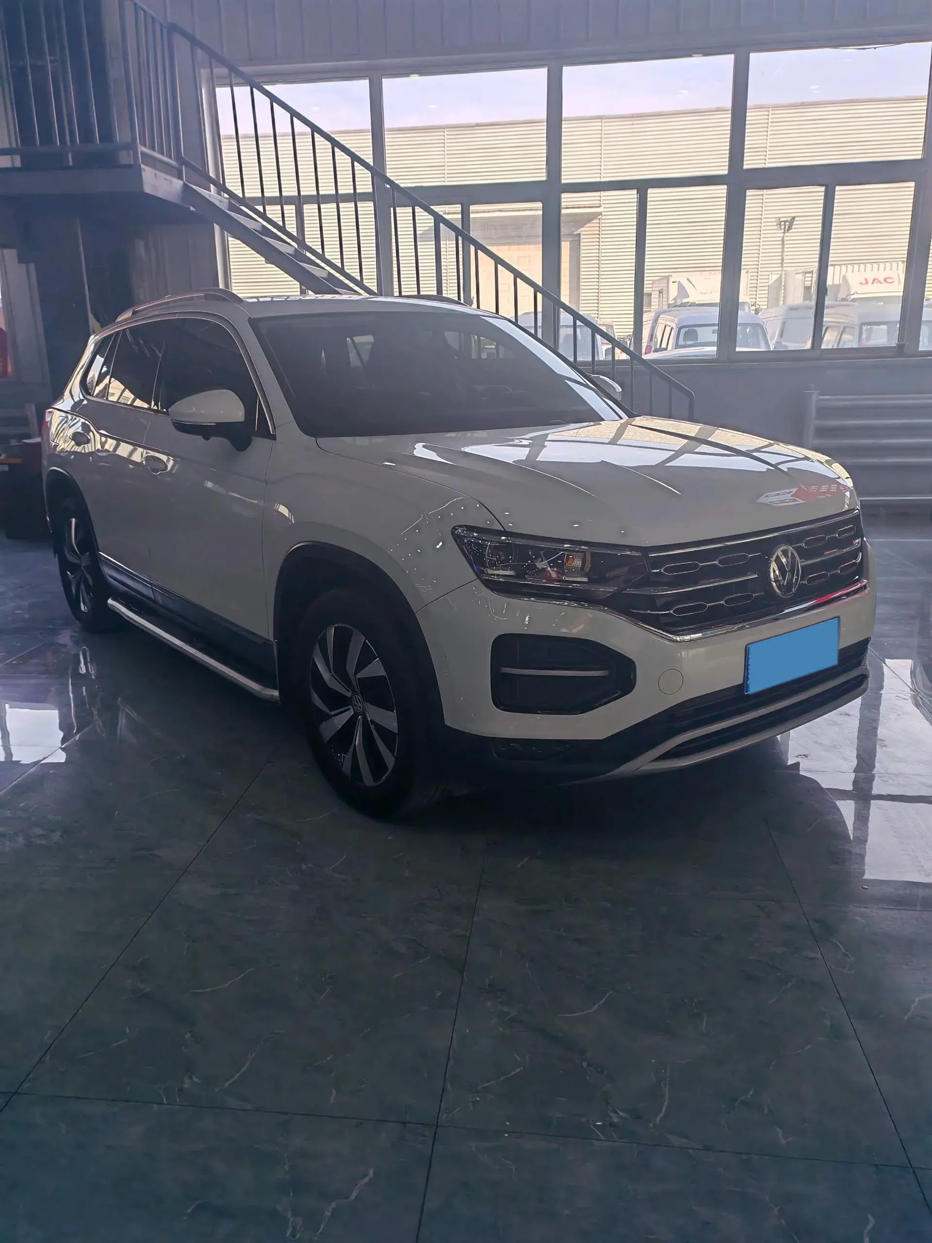 2019 VOLKSWAGEN TAYRON thumbnail 3