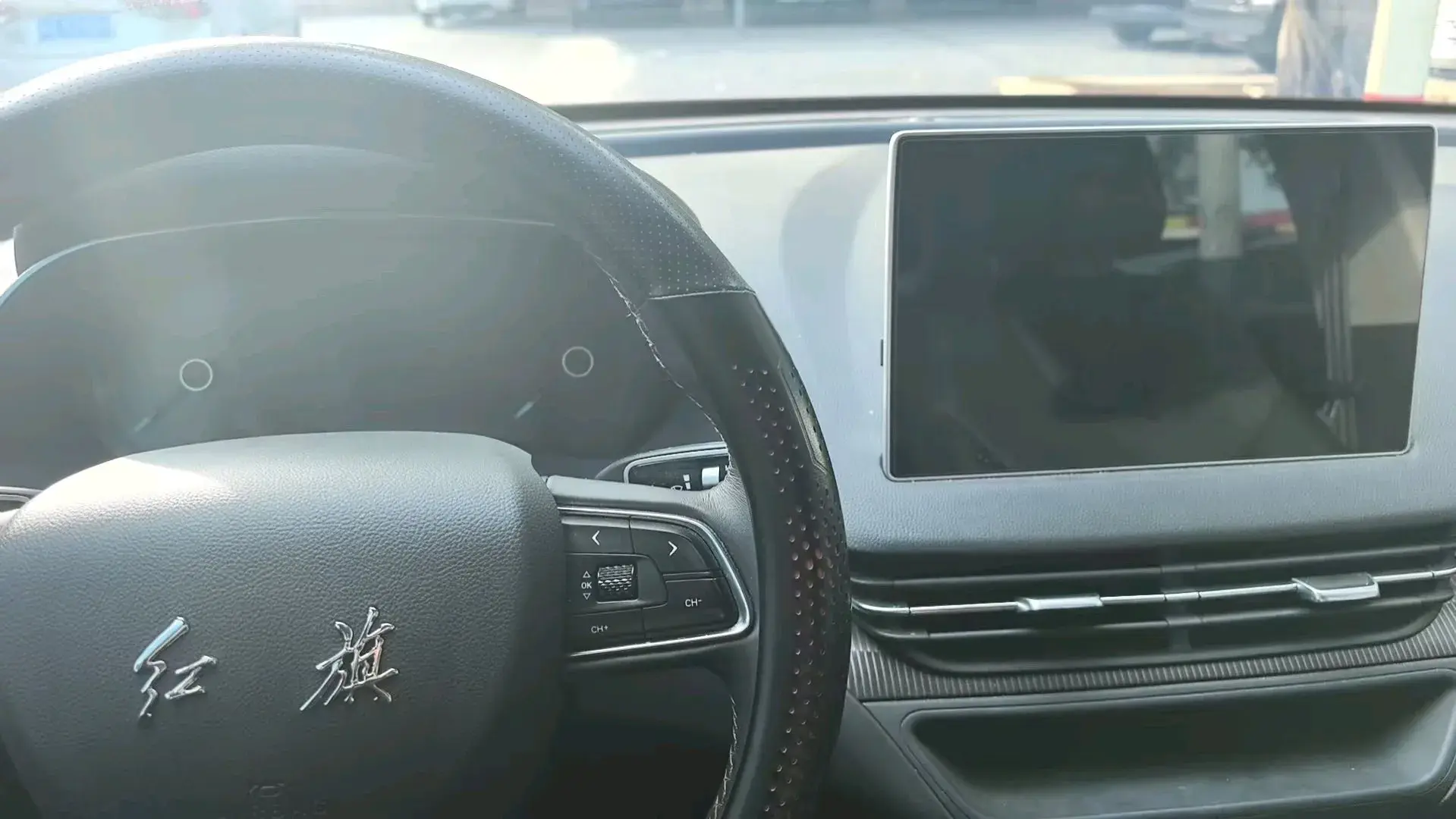 2022 HONGQI E-QM5 thumbnail 3