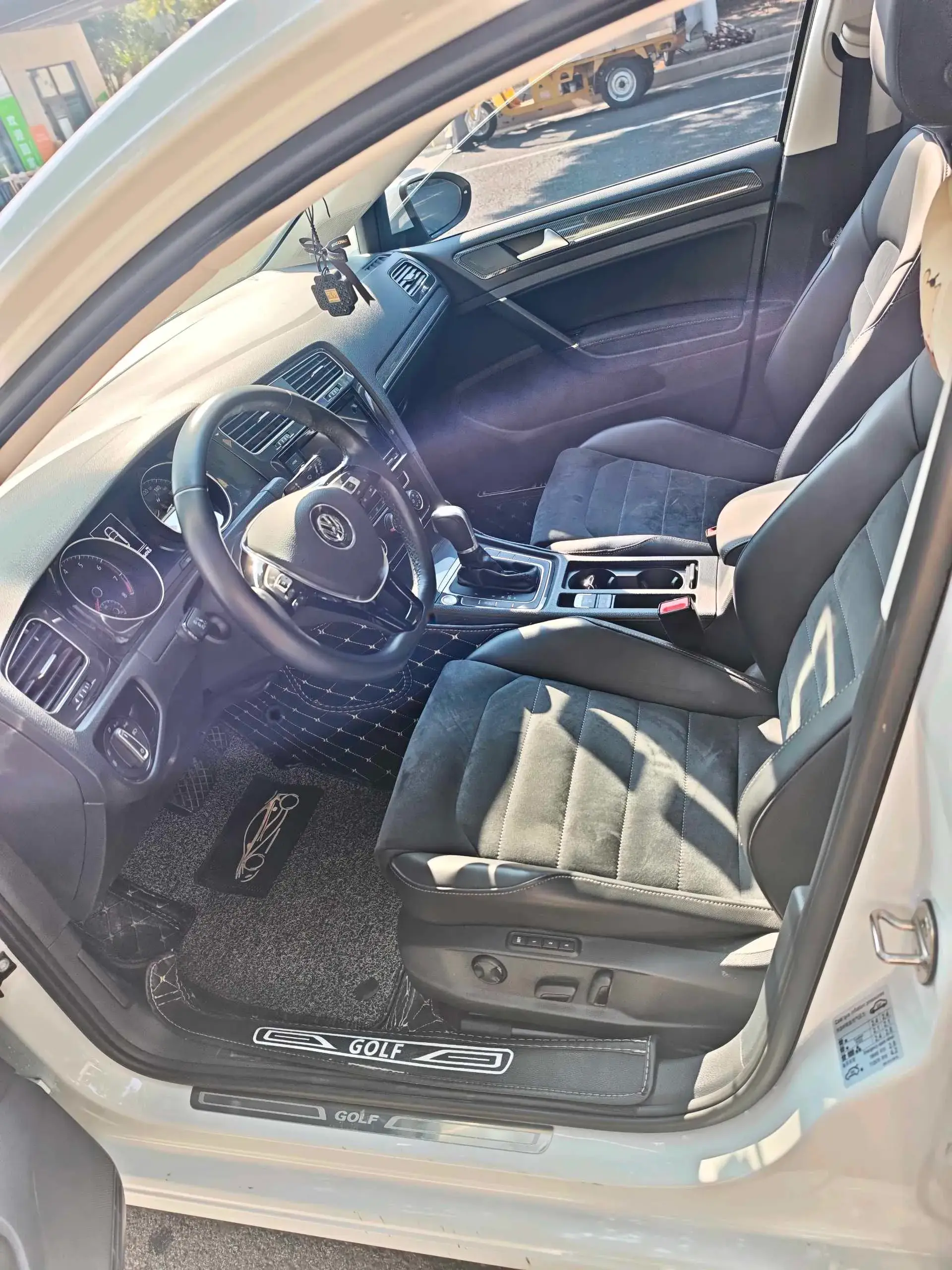 2019 VOLKSWAGEN GOLF thumbnail 2