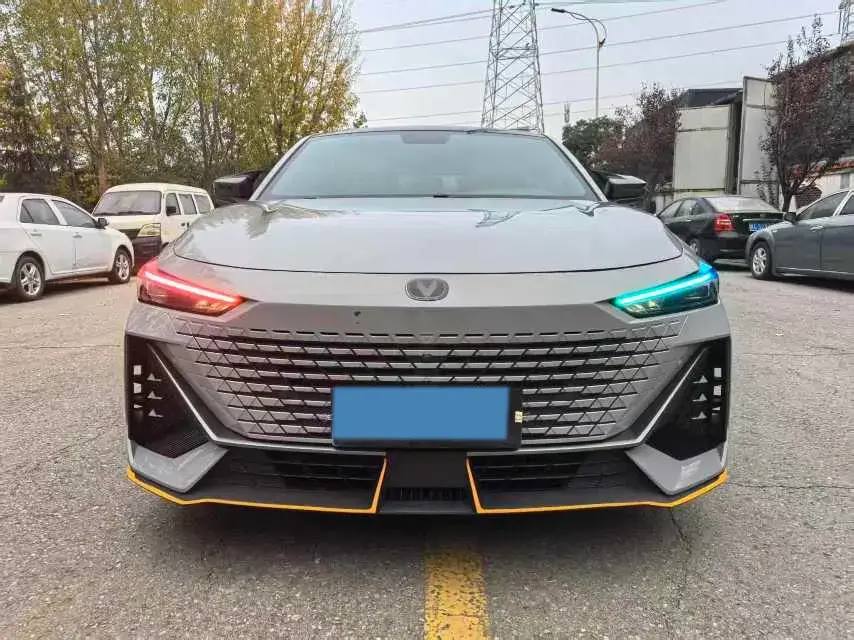 2022 CHANGAN UNI-V thumbnail 2