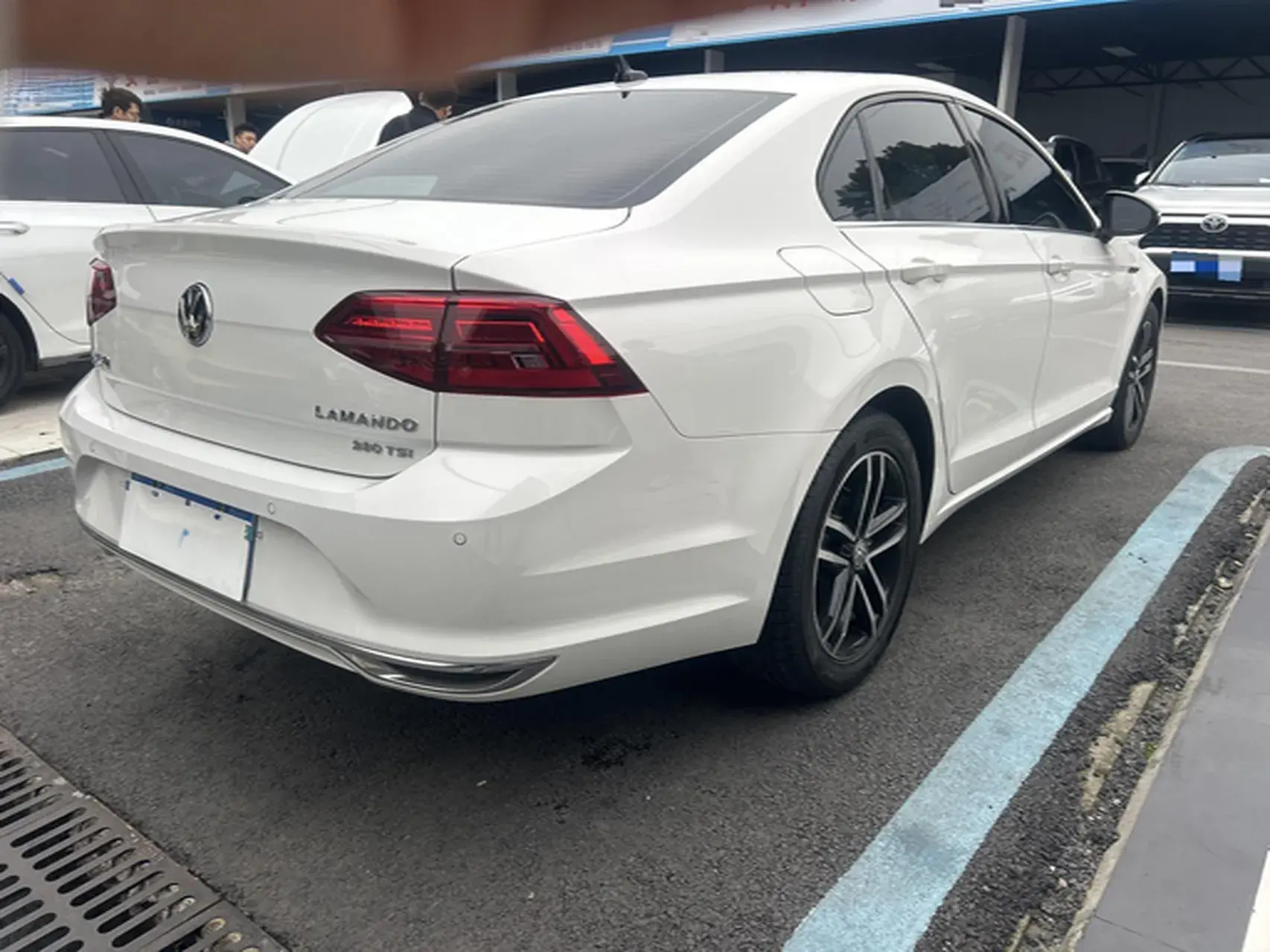 2021 VOLKSWAGEN LAMANDO thumbnail 4