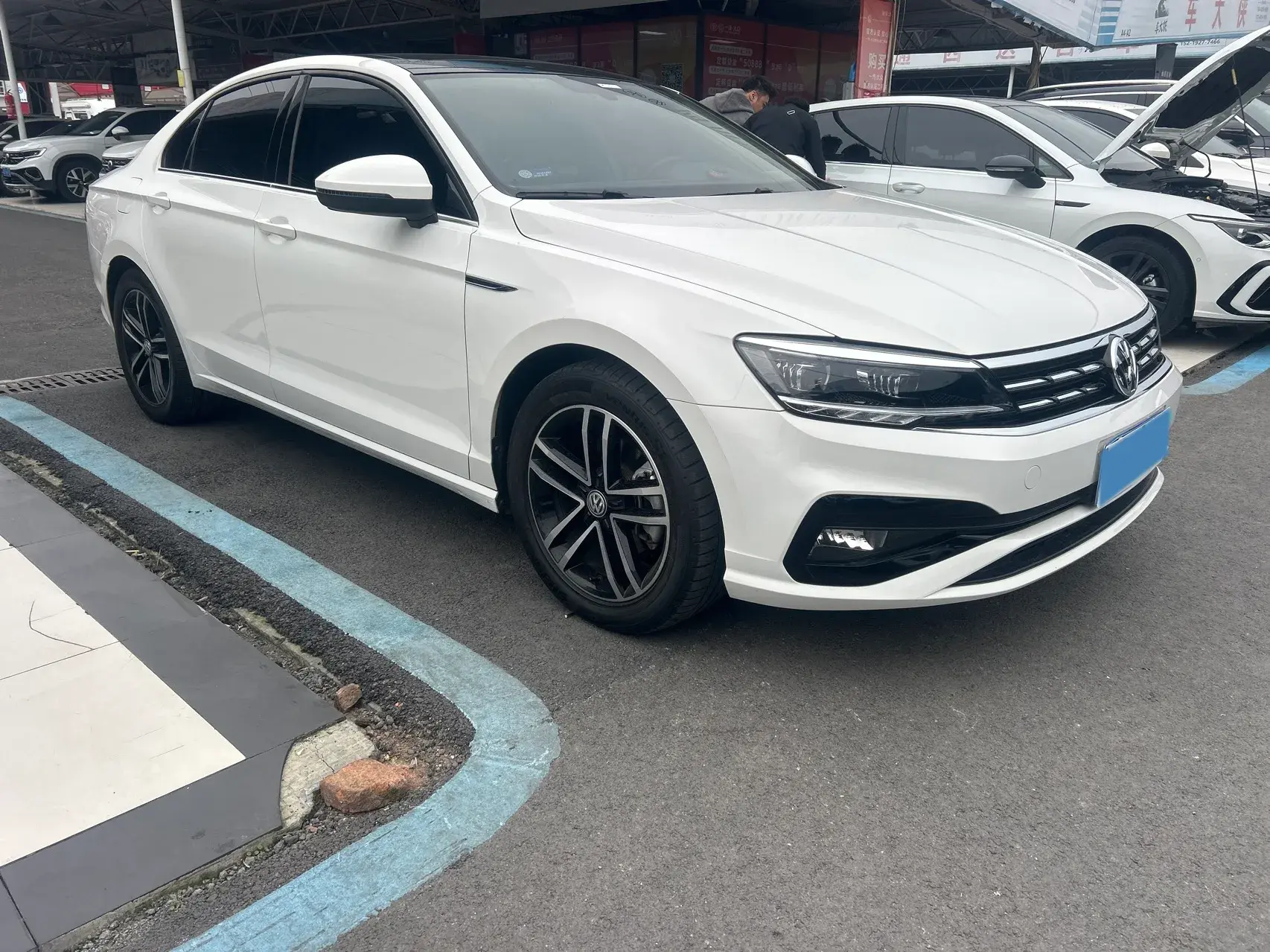 2021 VOLKSWAGEN LAMANDO thumbnail 3